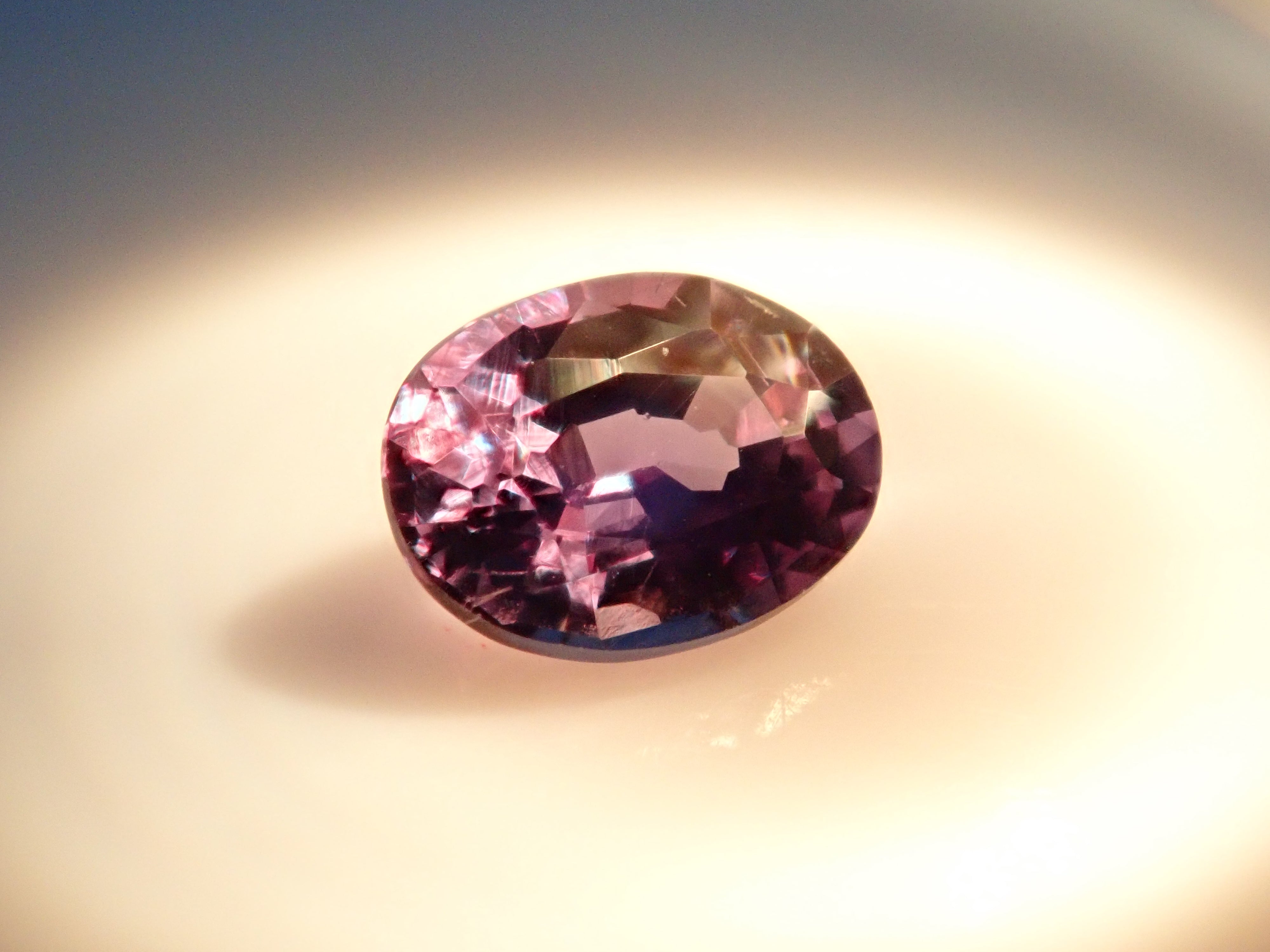 【1/27 22時販売】マダガスカル産ベキリーブルーガーネット(カラーチェンジガーネット) 0.132ctルース