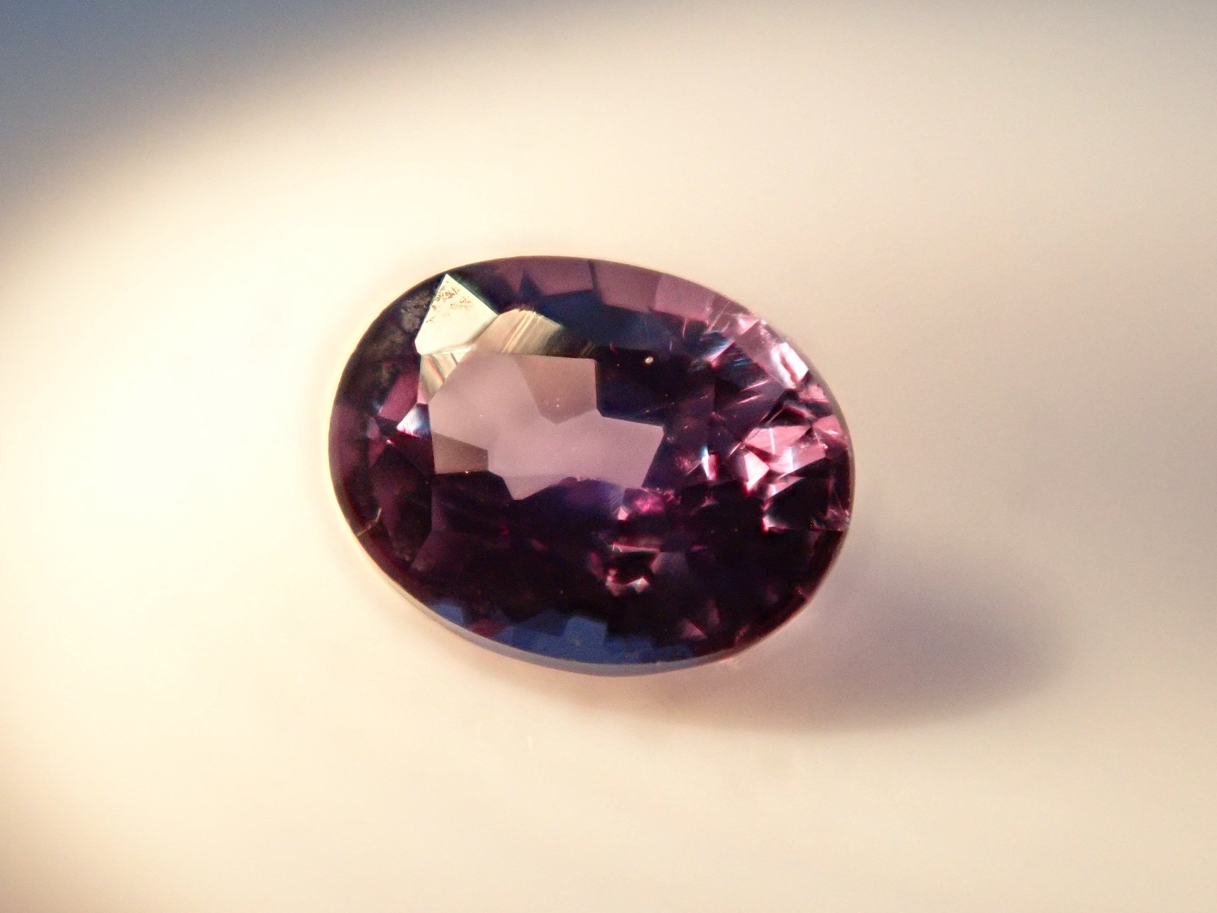 【1/27 22時販売】マダガスカル産ベキリーブルーガーネット(カラーチェンジガーネット) 0.132ctルース