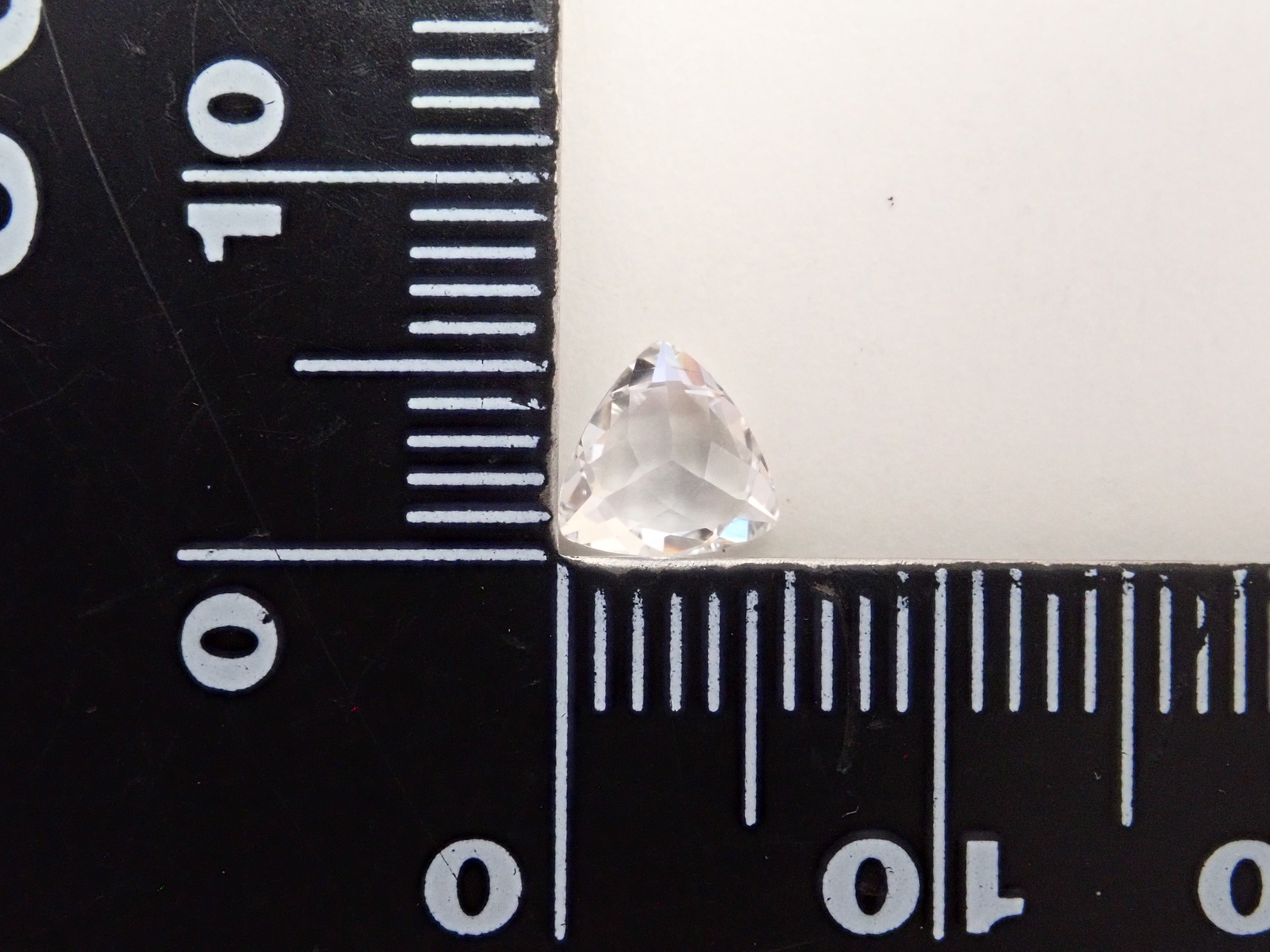 【1/26 22時販売】ロシア産フェナカイト 0.615ctルース