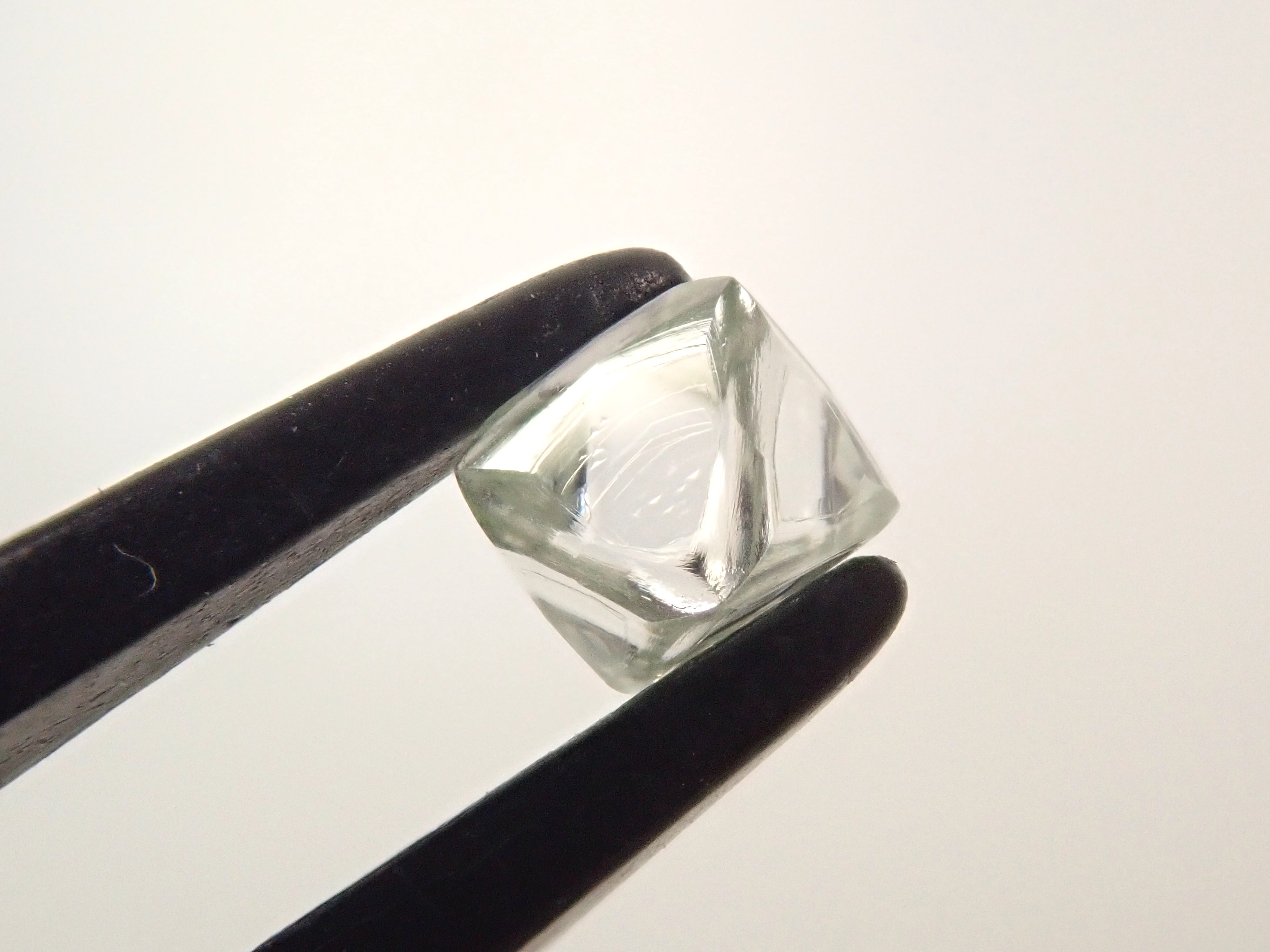 Zimbabwe Green Diamond Rough (Sawable) 0.428ct Rough Stone with Trigon