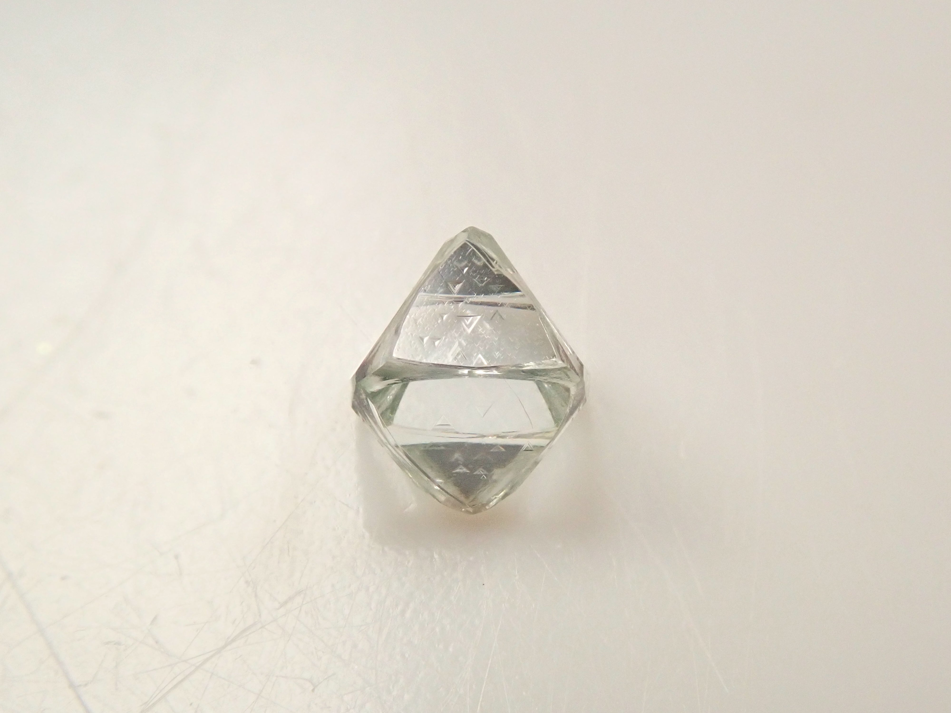 【2/23 22時販売】ジンバブエ産グリーンダイヤモンド原石(ソーヤブル) 0.402ct原石・トライゴン有り