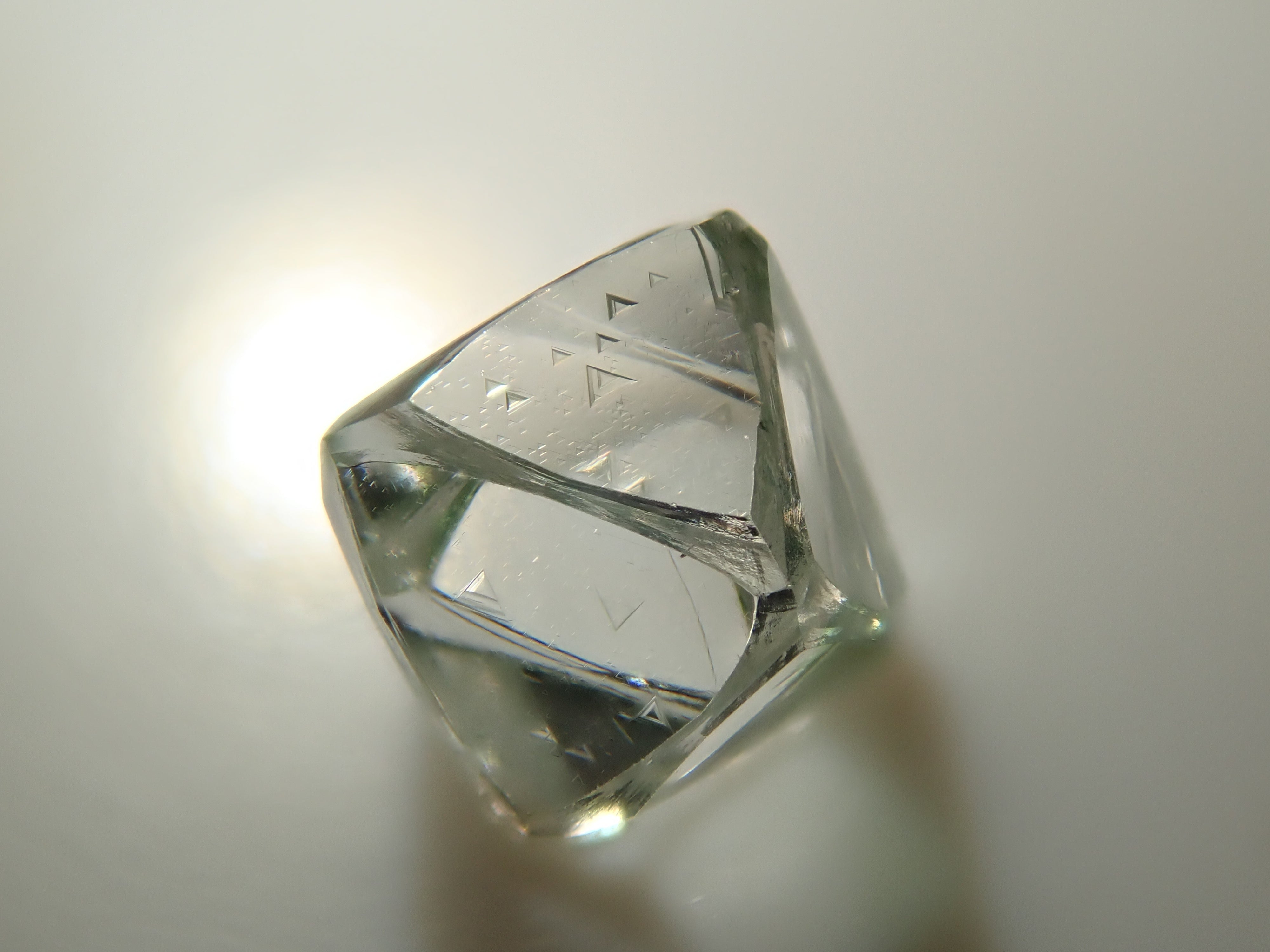 【2/23 22時販売】ジンバブエ産グリーンダイヤモンド原石(ソーヤブル) 0.402ct原石・トライゴン有り