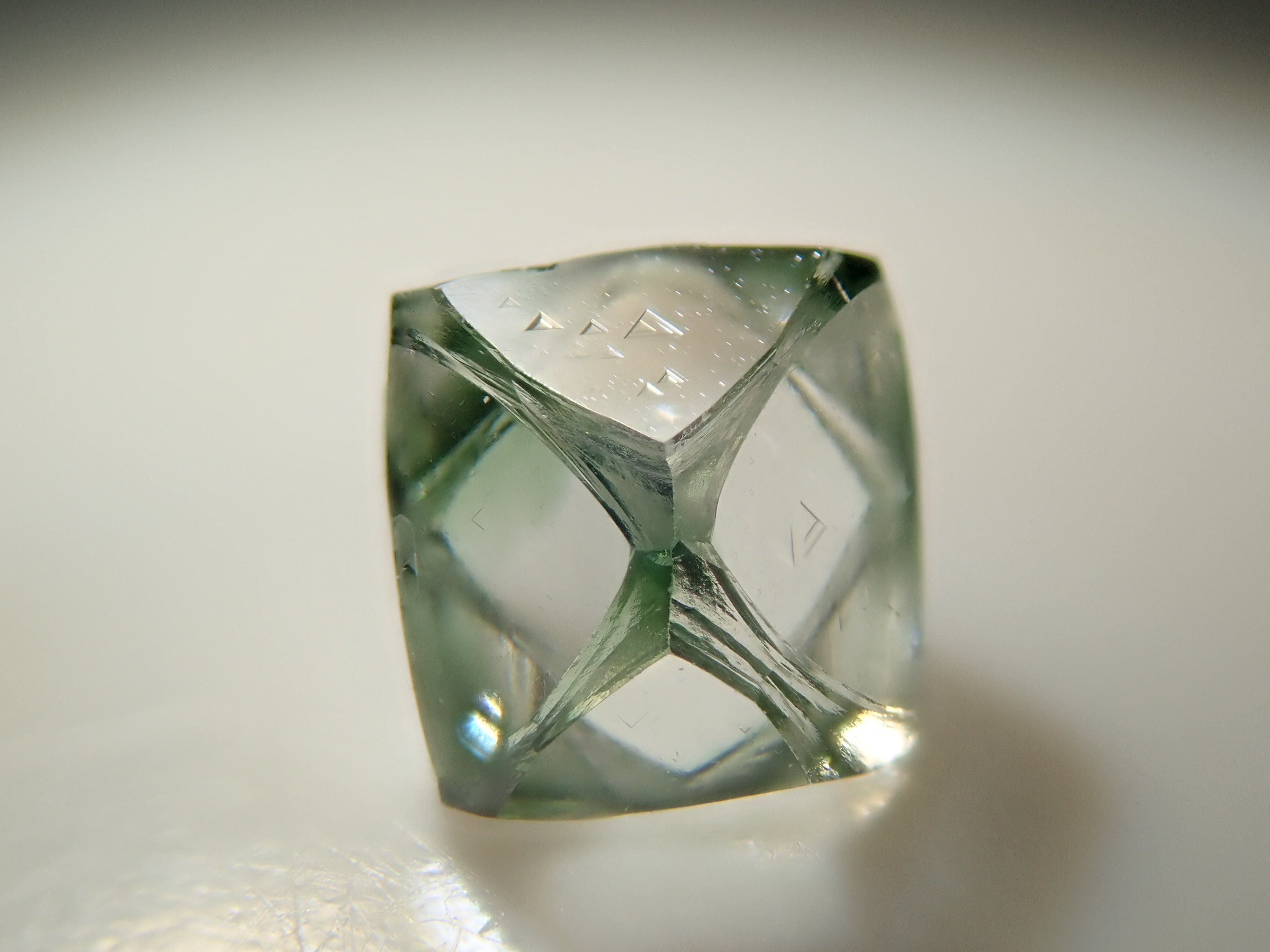 【2/23 22時販売】ジンバブエ産グリーンダイヤモンド原石(ソーヤブル) 0.402ct原石・トライゴン有り