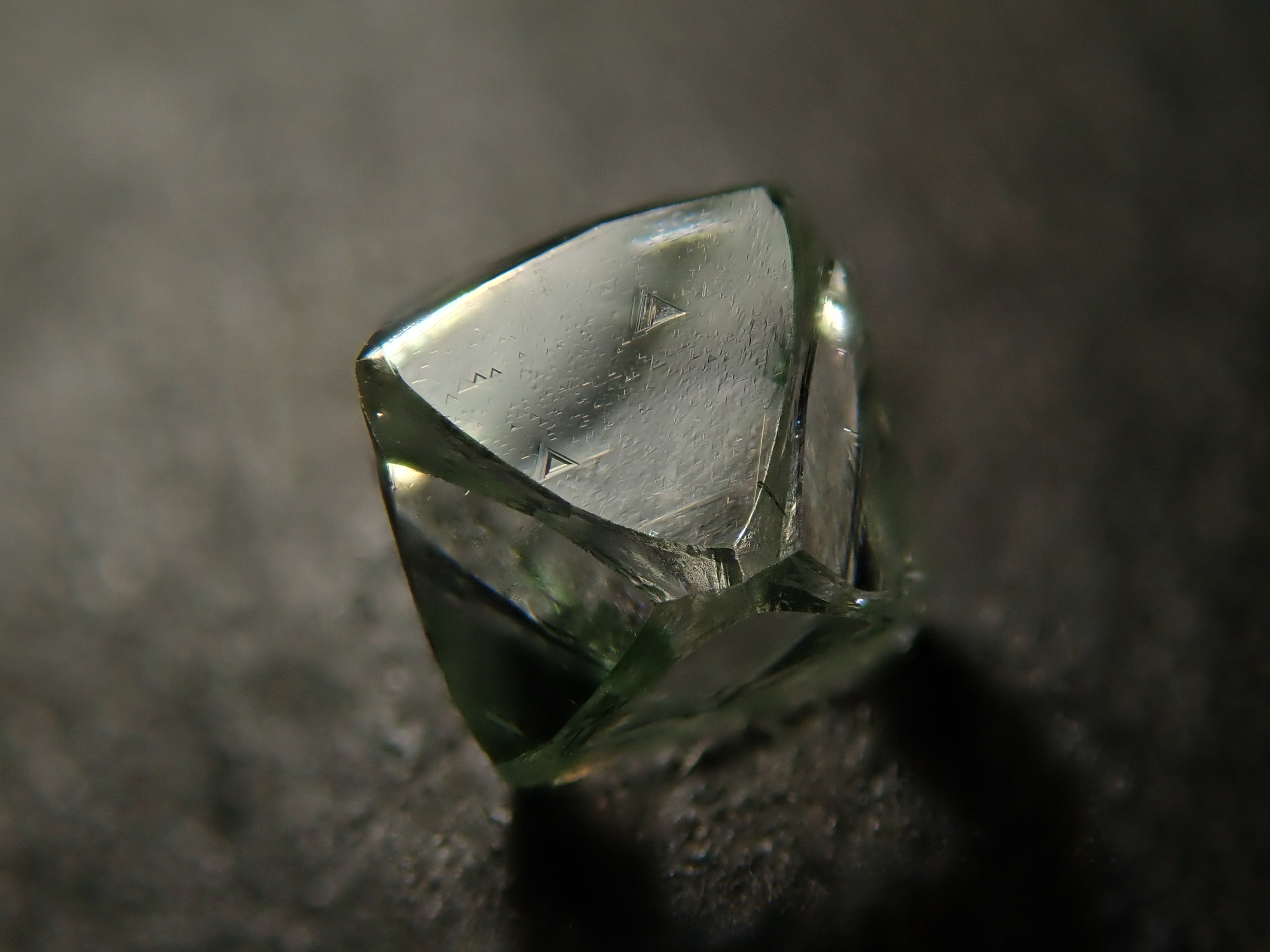 【抽獎銷售 0201_11】津巴布韋綠鑽原石(可鋸切)0.402克拉,附三角紋