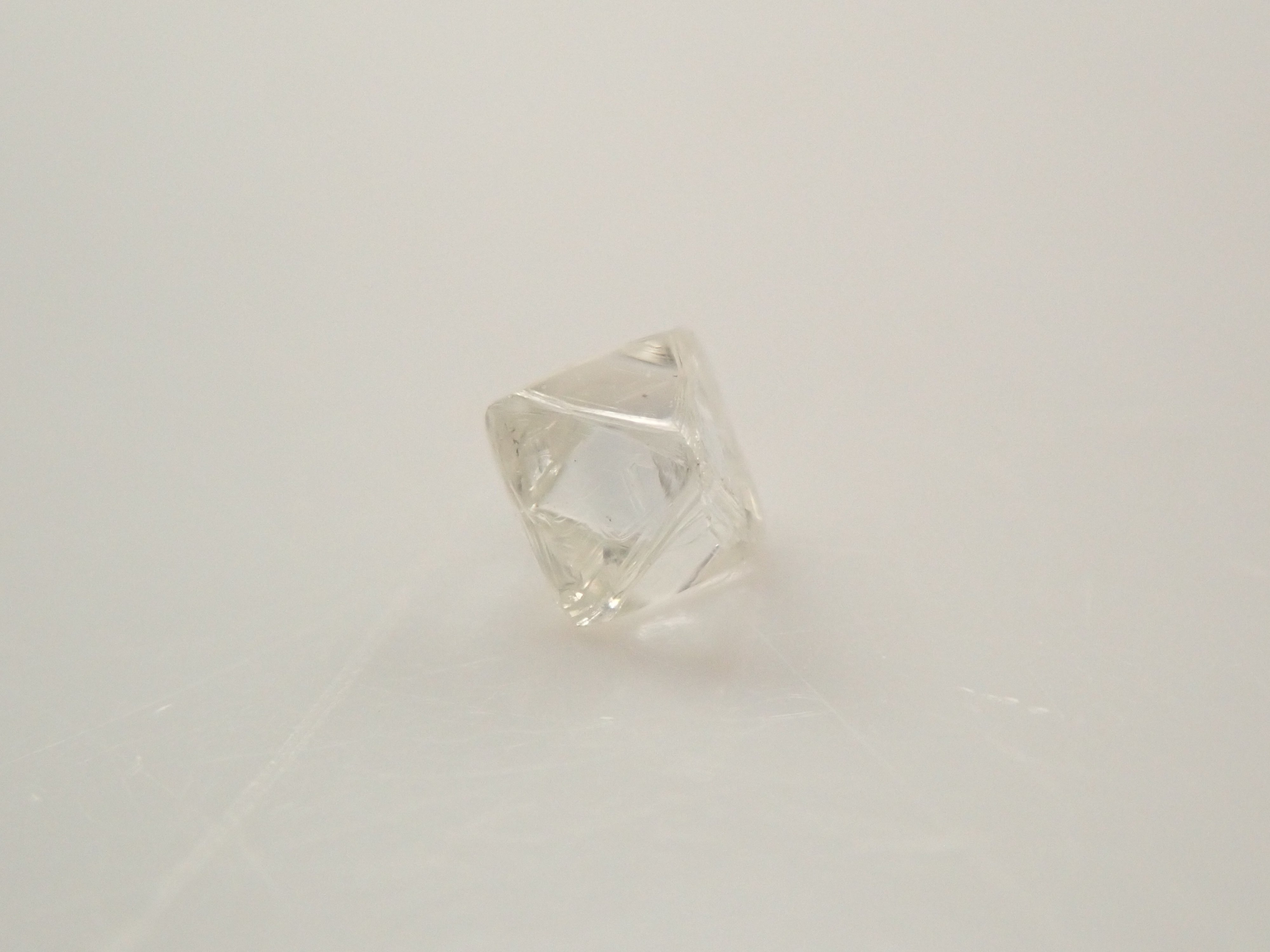 【1/26 22時販売】カナダ産ダイヤモンド原石(ソーヤブル) 0.096ct原石・トライゴン有り