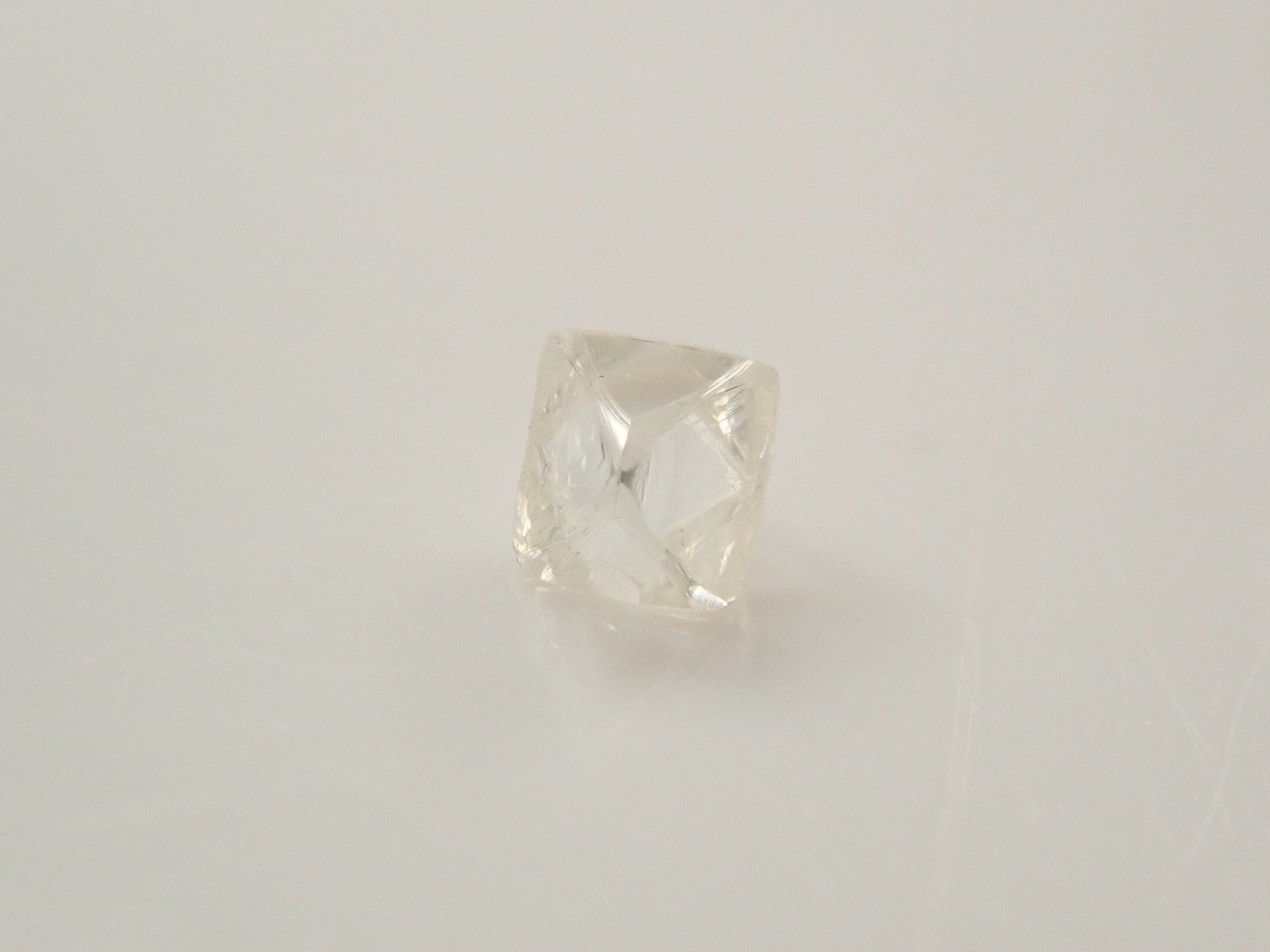 【1/26 22時販売】カナダ産ダイヤモンド原石(ソーヤブル) 0.096ct原石・トライゴン有り