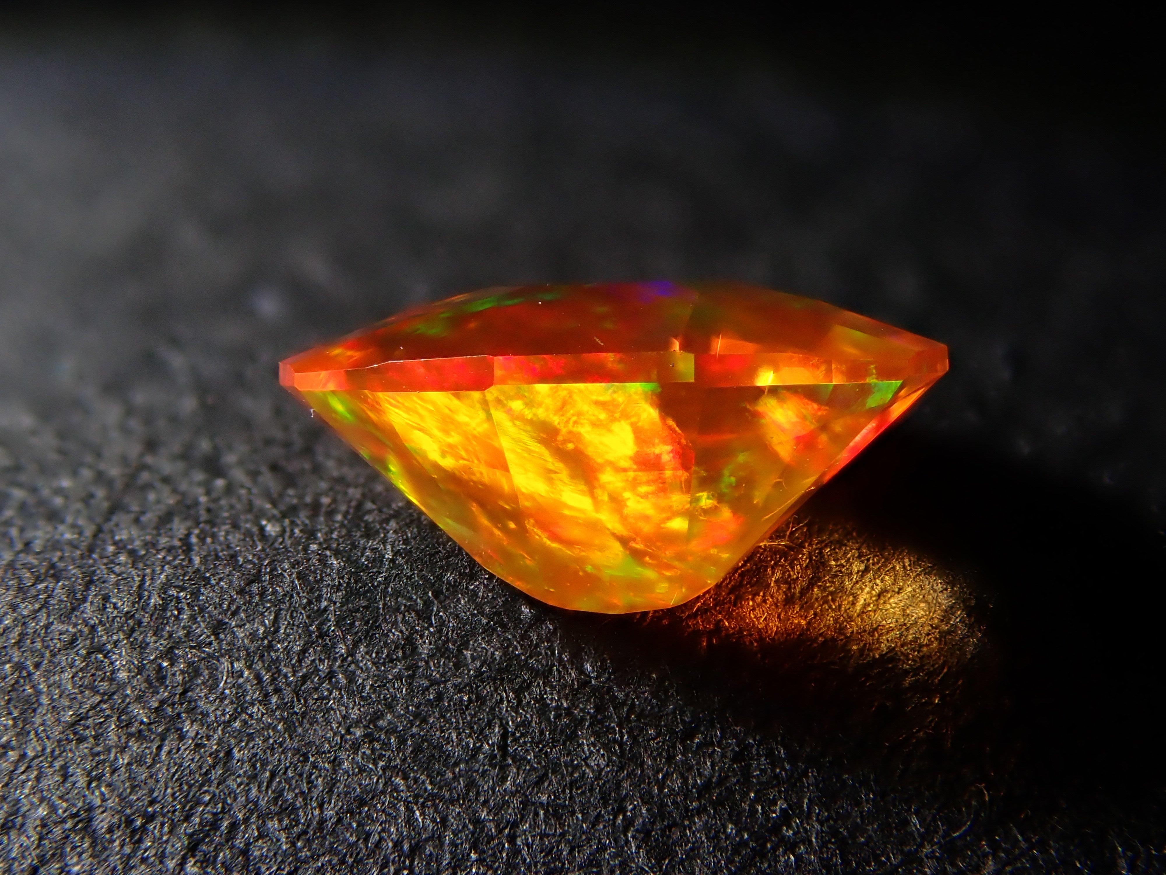 【1/27 22時販売】メキシコ産ファイアオパール 0.235ctルース(ファセットカット)