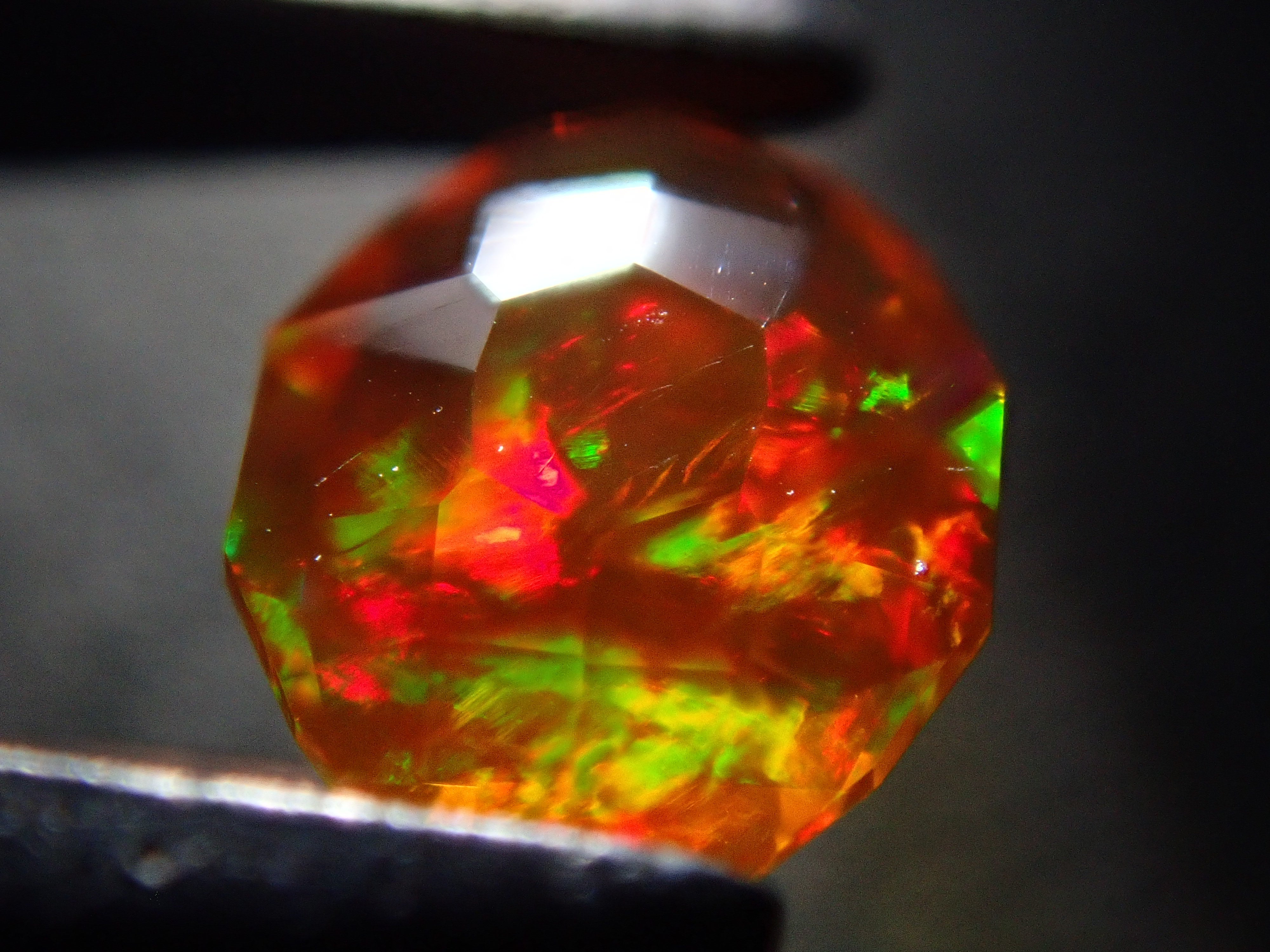 【1/27 22時販売】メキシコ産ファイアオパール 0.235ctルース(ファセットカット)