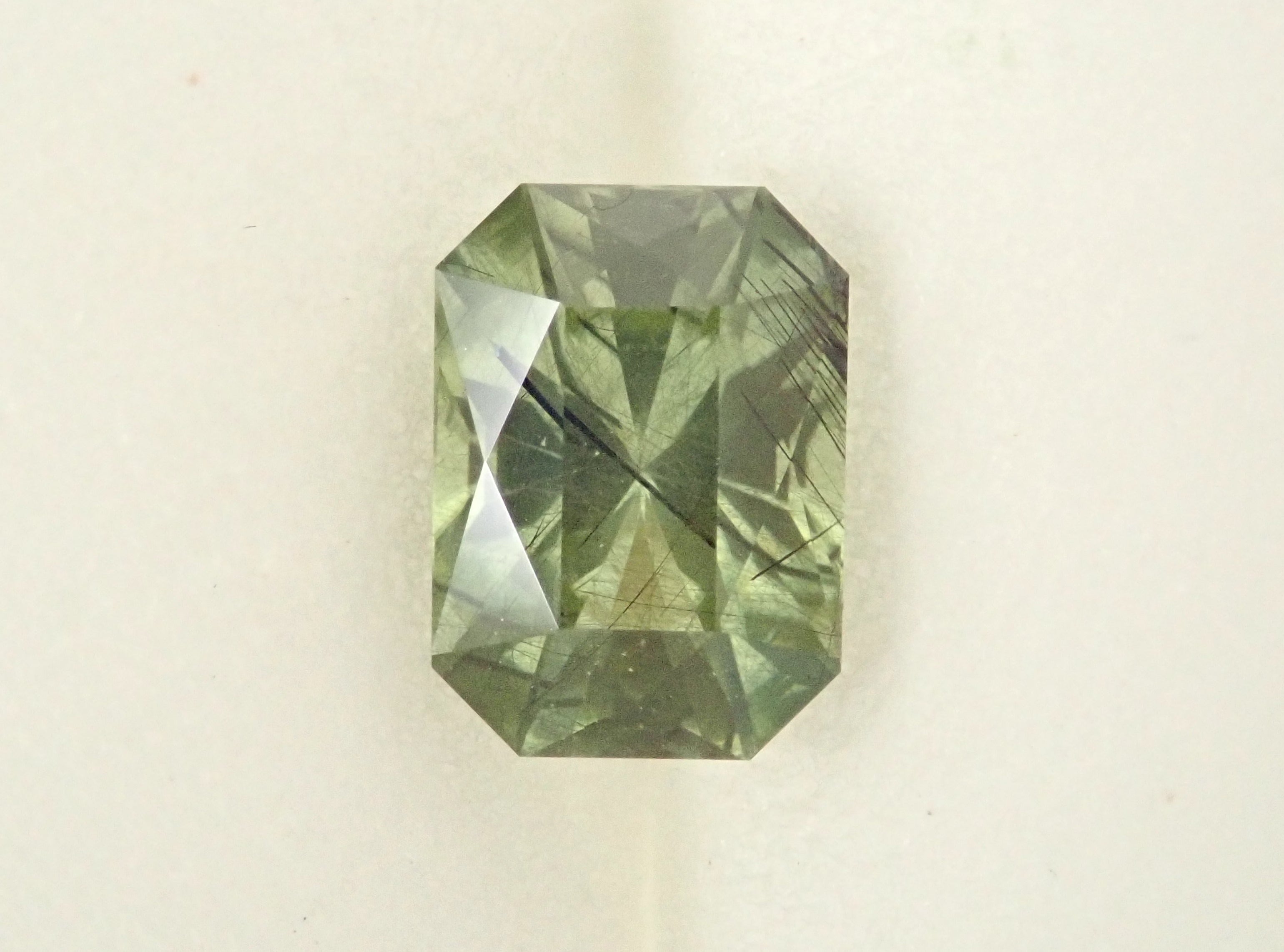 【1/27 22時販売】パキスタン産ルードヴィッヒアイトインペリドット 0.915ctルース