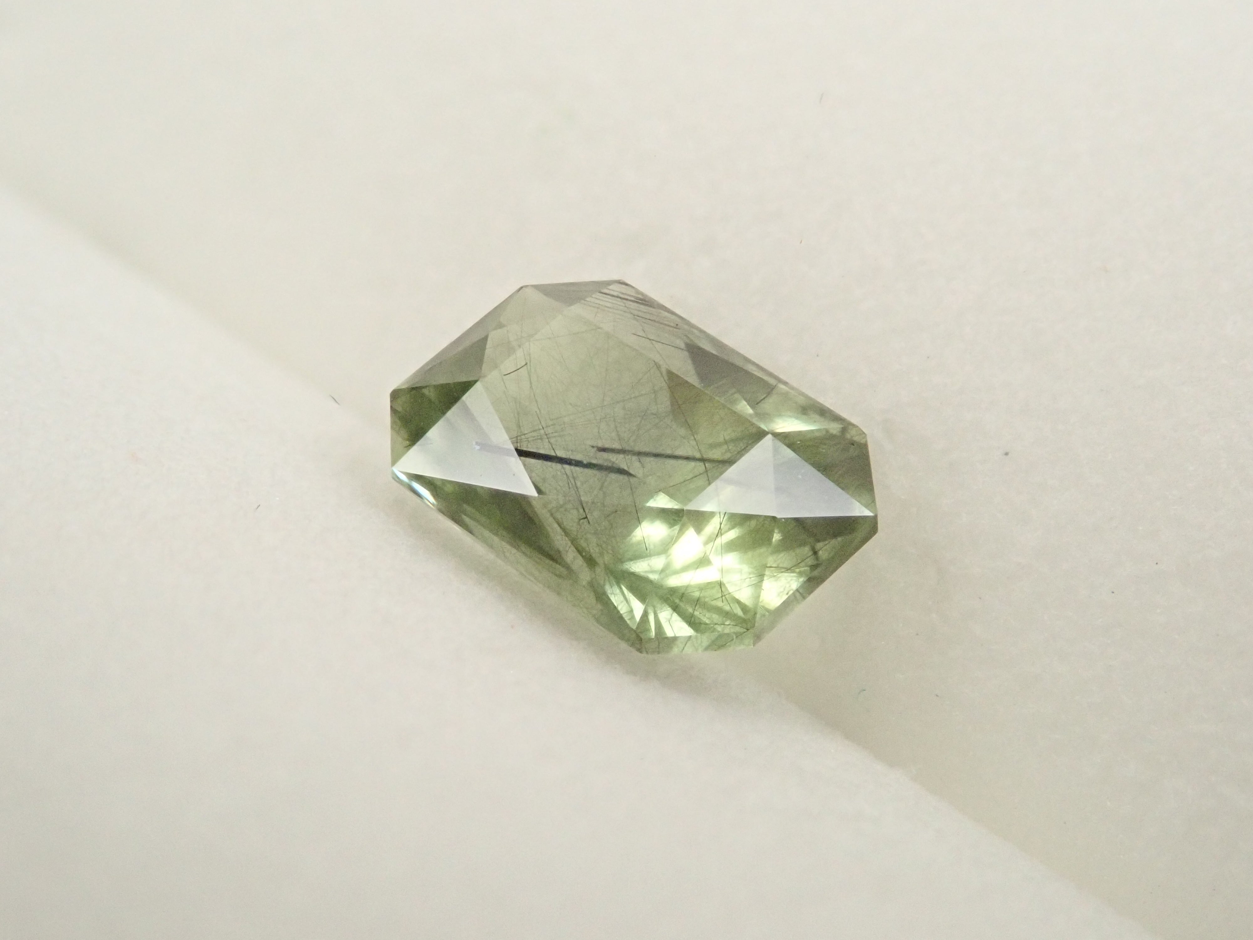 【1月27日晚間10點開賣】巴基斯坦產路德維希橄欖石裸石 0.915克拉