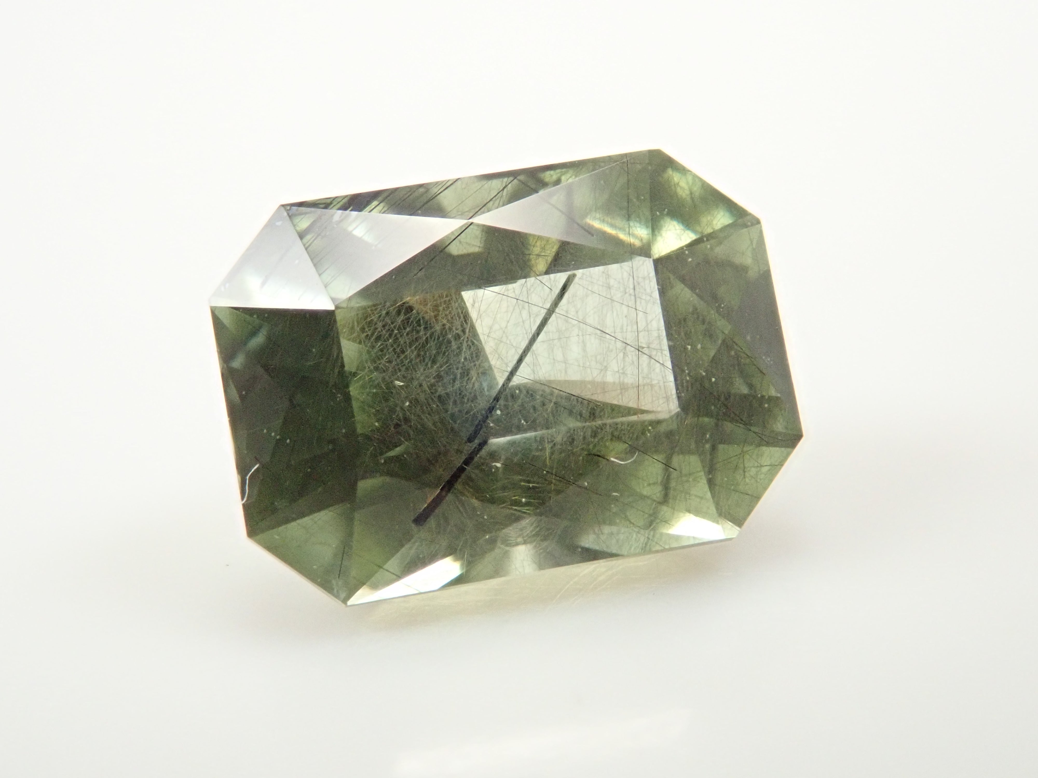 【1月27日晚間10點開賣】巴基斯坦產路德維希橄欖石裸石 0.915克拉