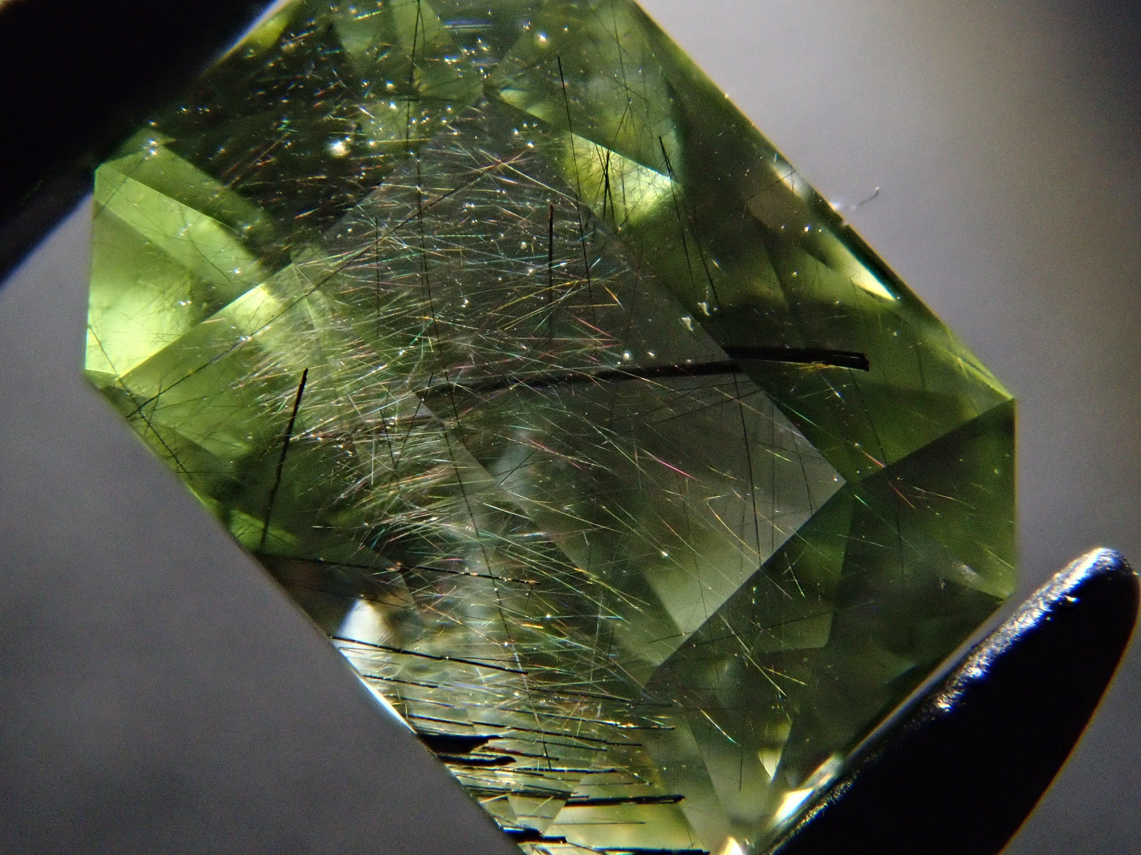 【1月27日晚間10點開賣】巴基斯坦產路德維希橄欖石裸石 0.915克拉