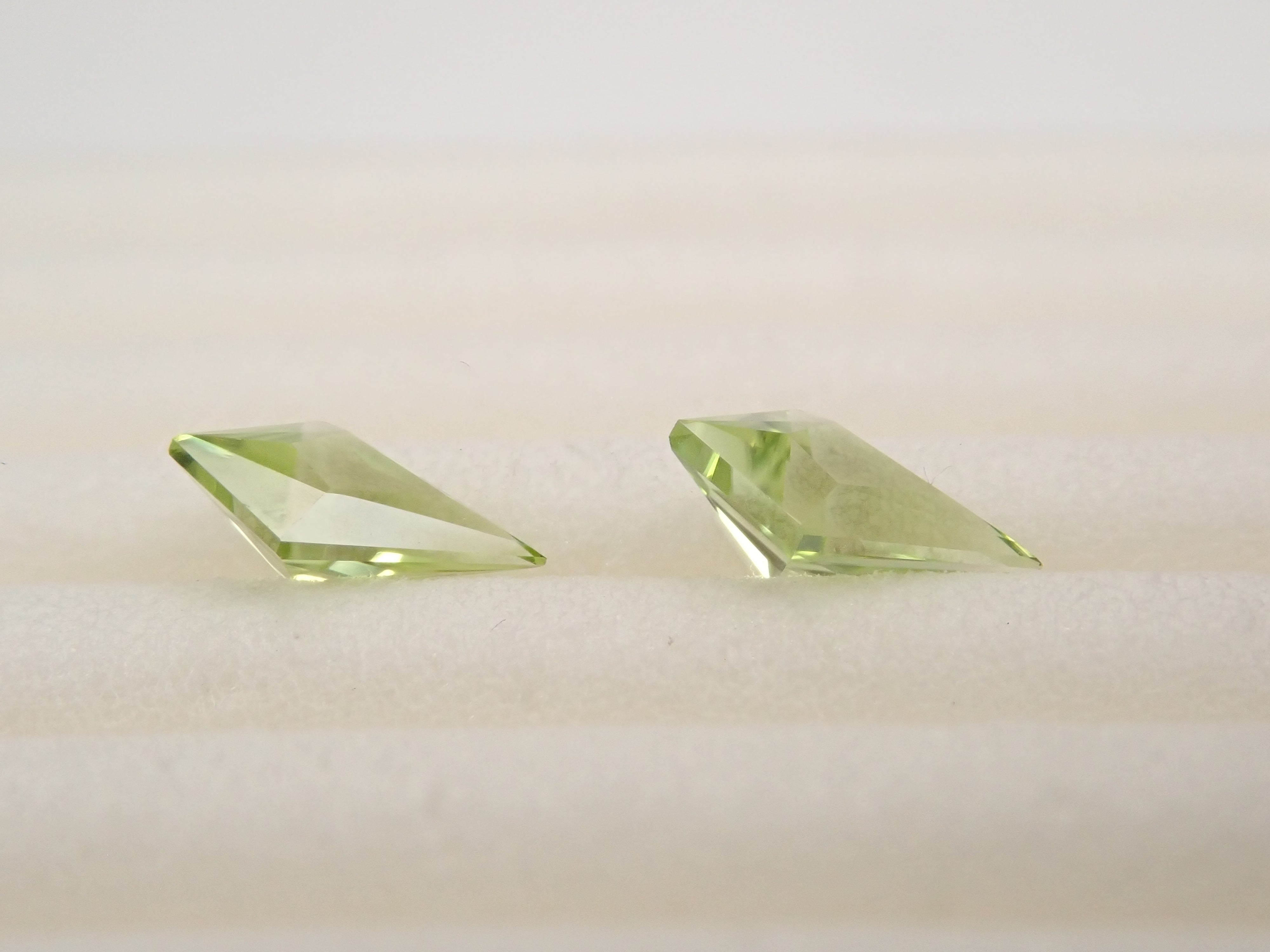 【1/27 22時販売】アメリカ産ペリドット 0.496ct2石ペア石ルース