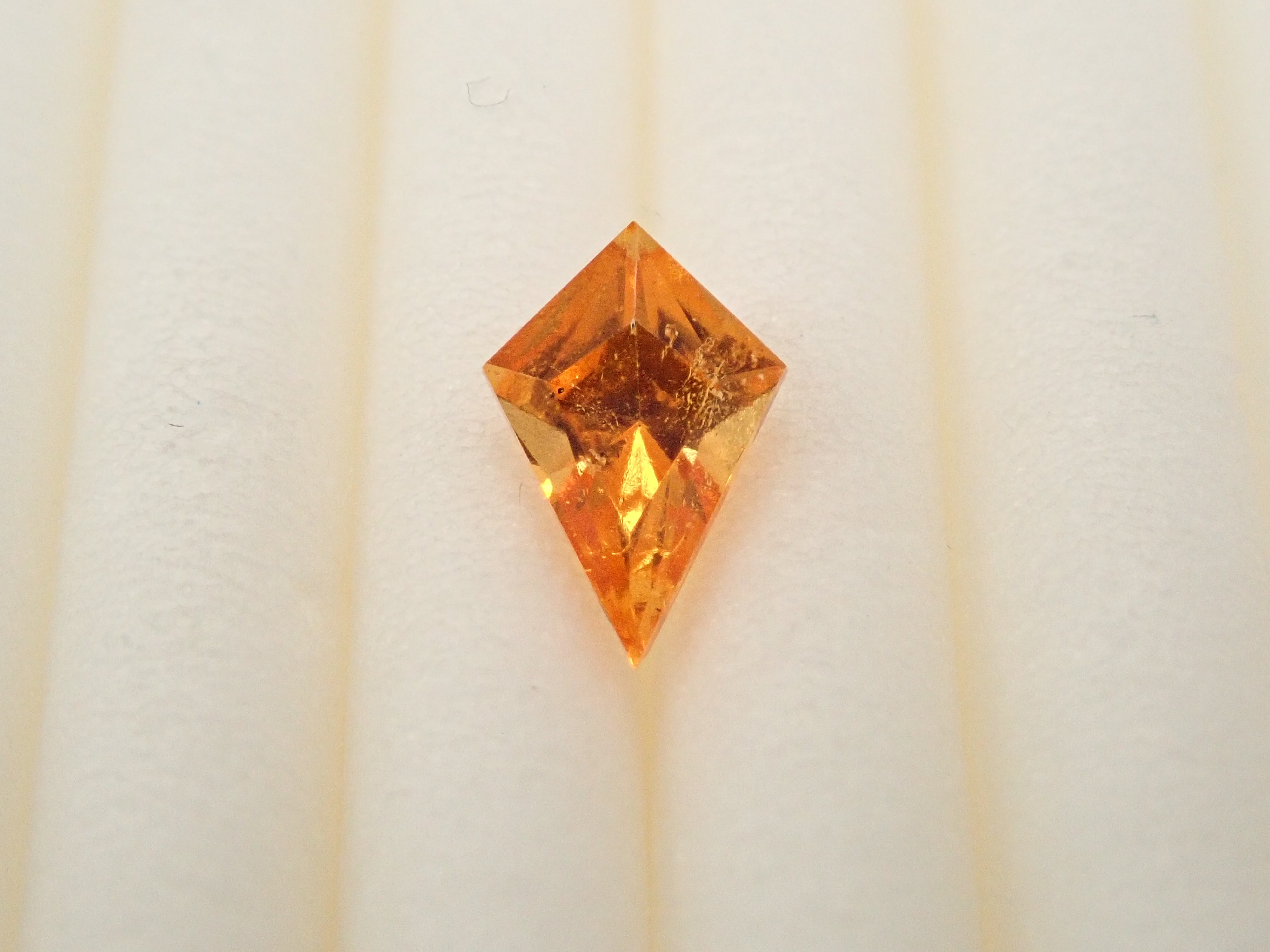 【1/25 22時販売】タンザニア産マンダリンガーネット 0.315ctルース