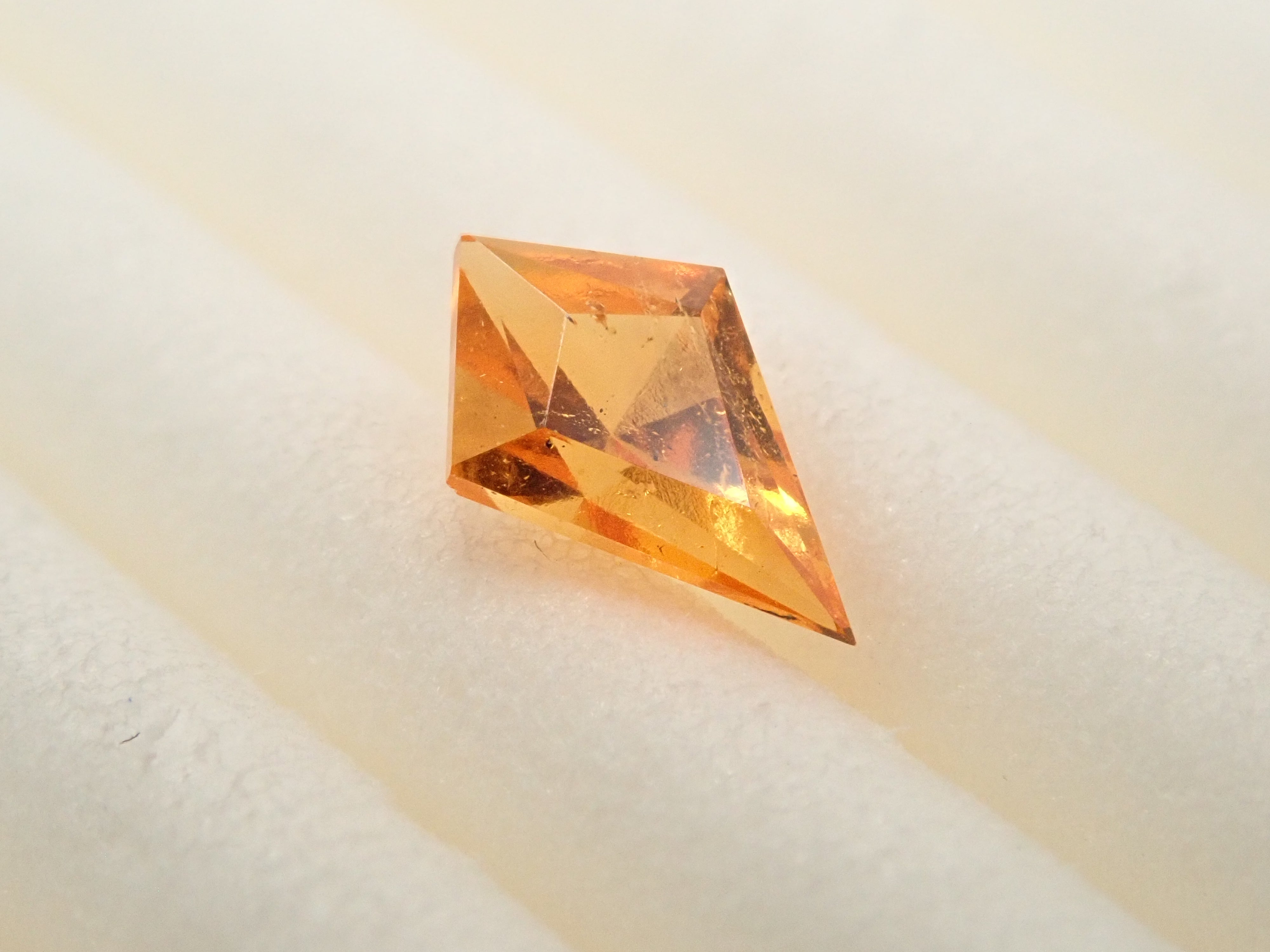 【1/25 22時販売】タンザニア産マンダリンガーネット 0.315ctルース