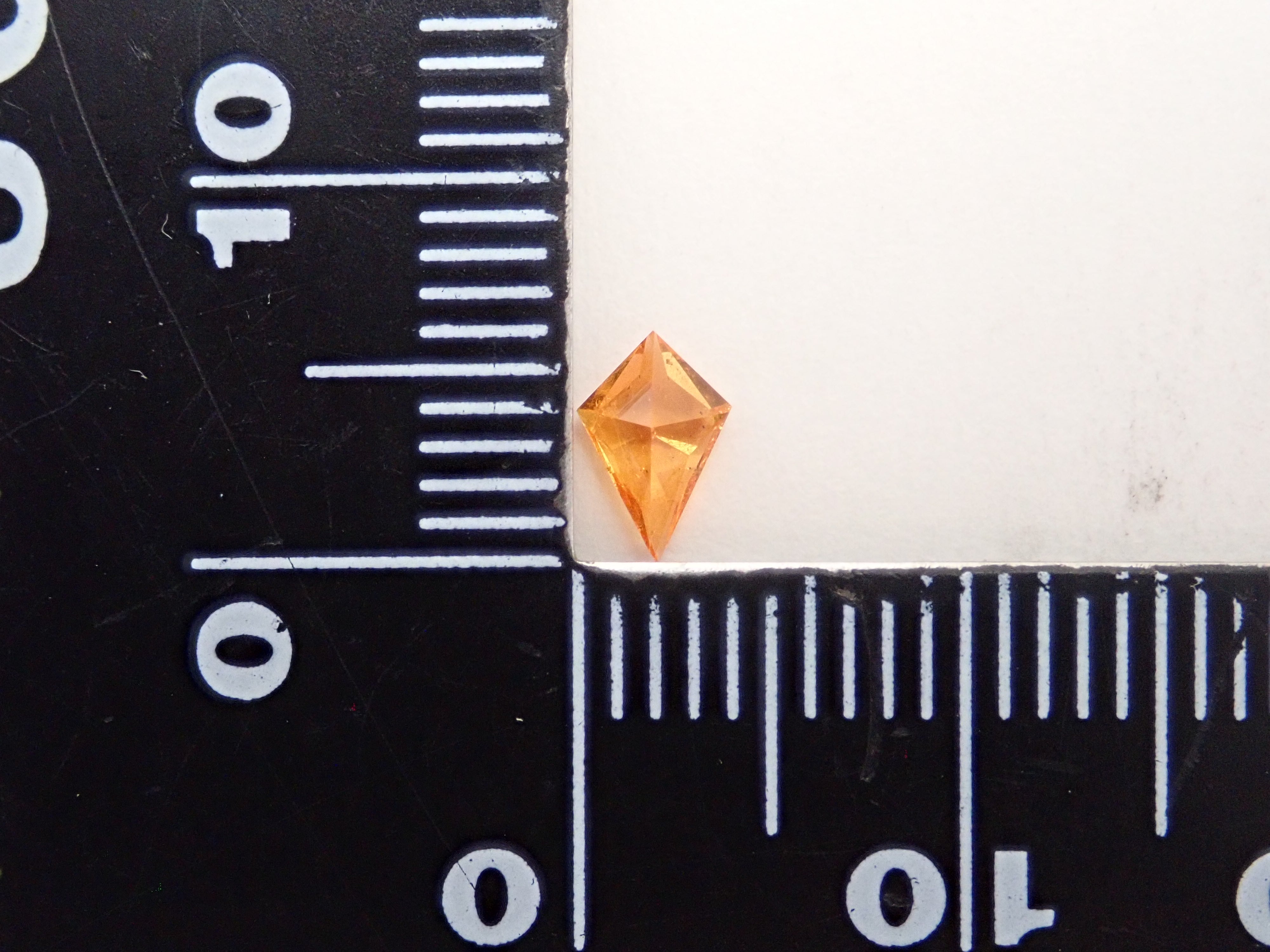 【1/25 22時販売】タンザニア産マンダリンガーネット 0.315ctルース