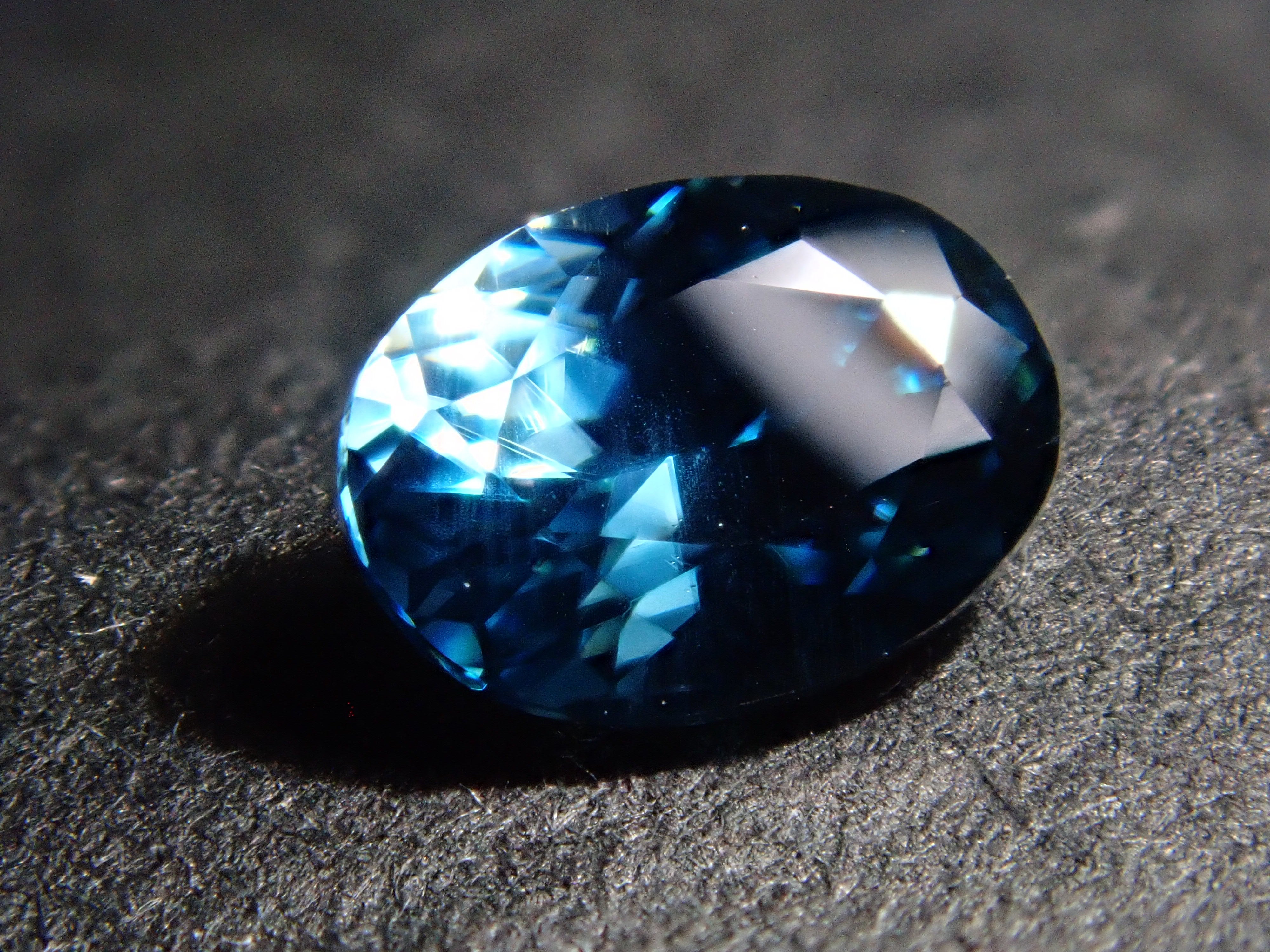 【1/24 22時販売】カンボジア産ブルージルコン(ラタナキリブルー) 0.537ctルース