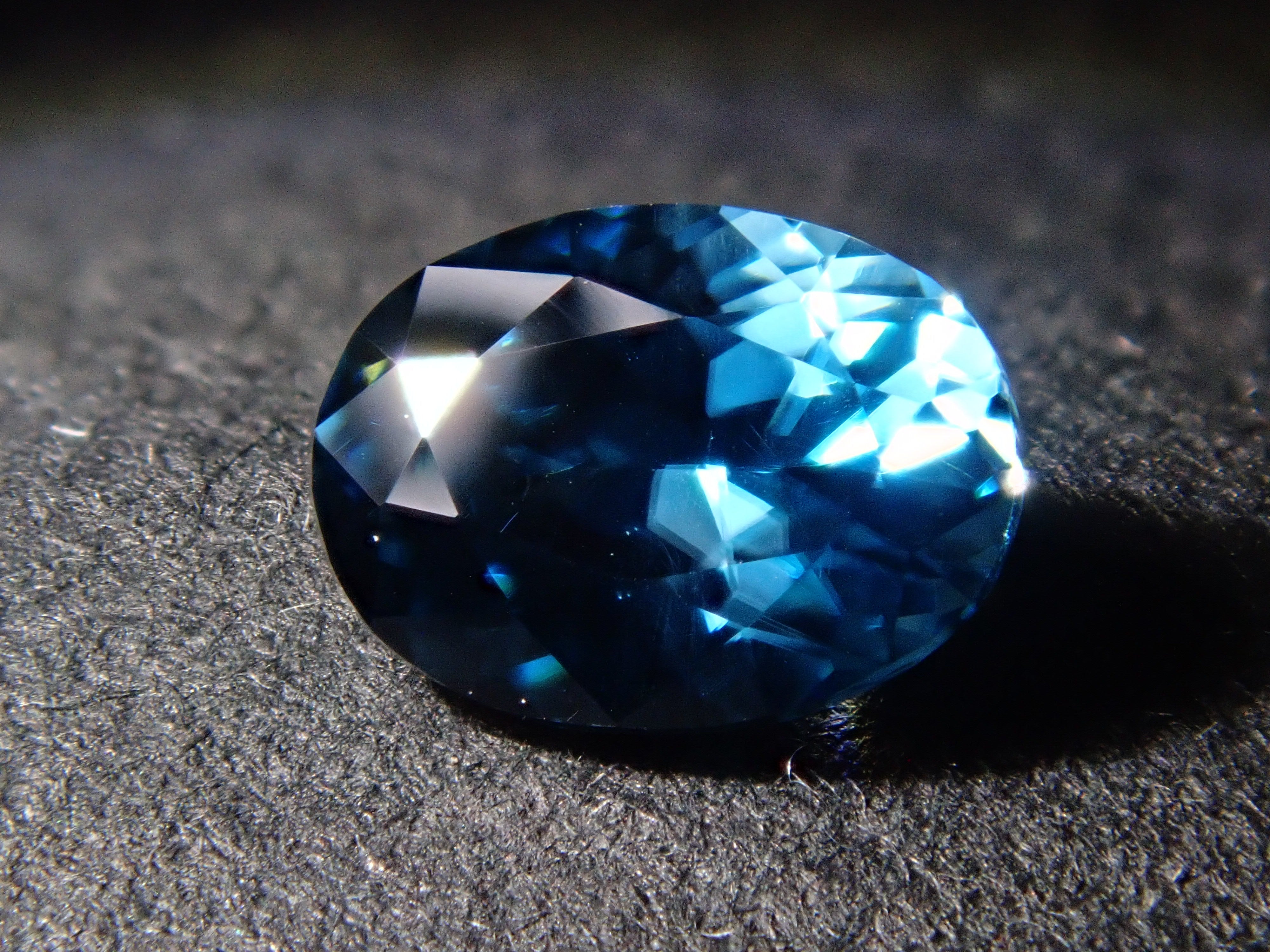 【1/24 22時販売】カンボジア産ブルージルコン(ラタナキリブルー) 0.537ctルース