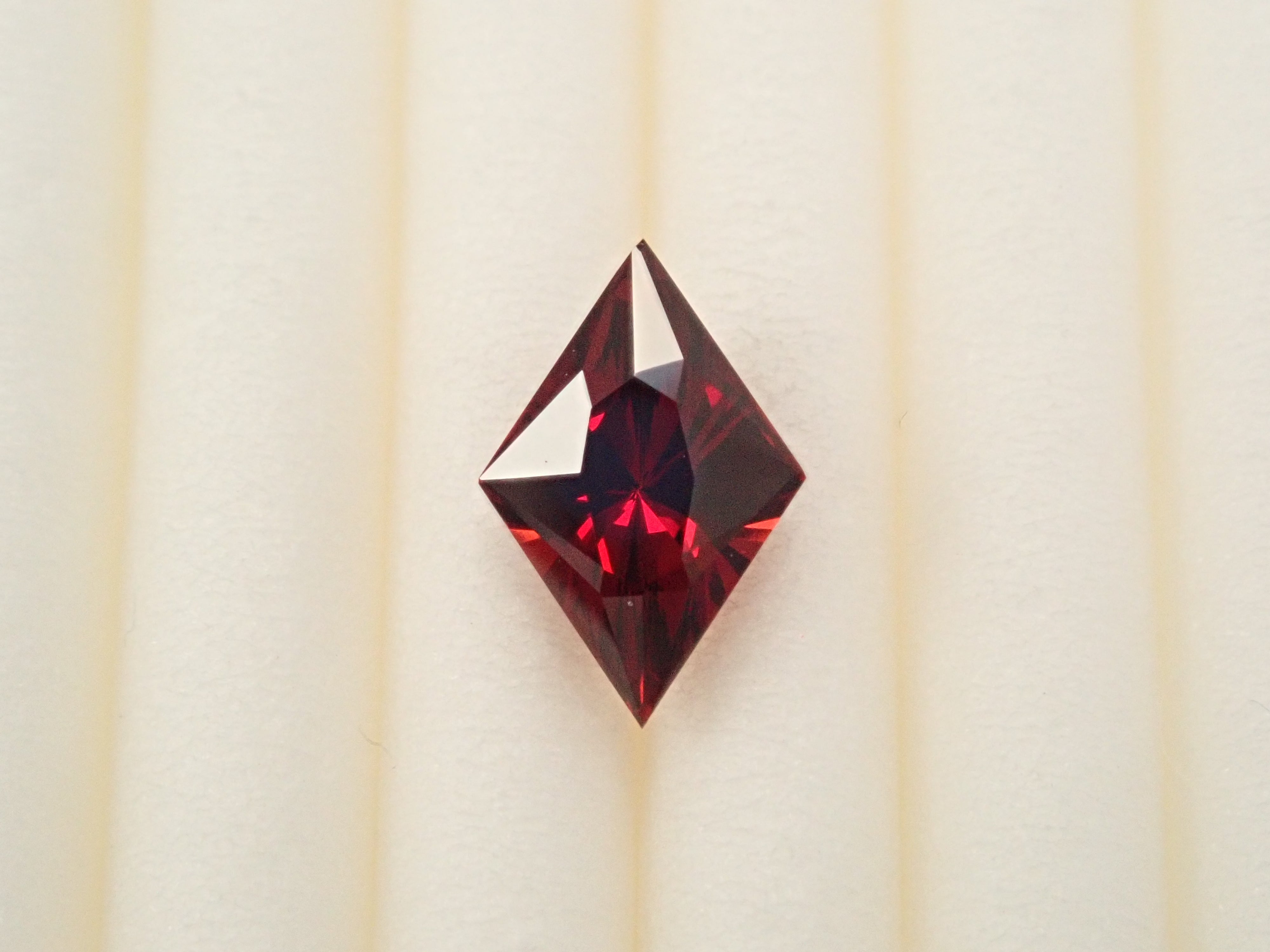 【1/24 22時販売】タンザニア産アルマンディンガーネット 0.586ctルース