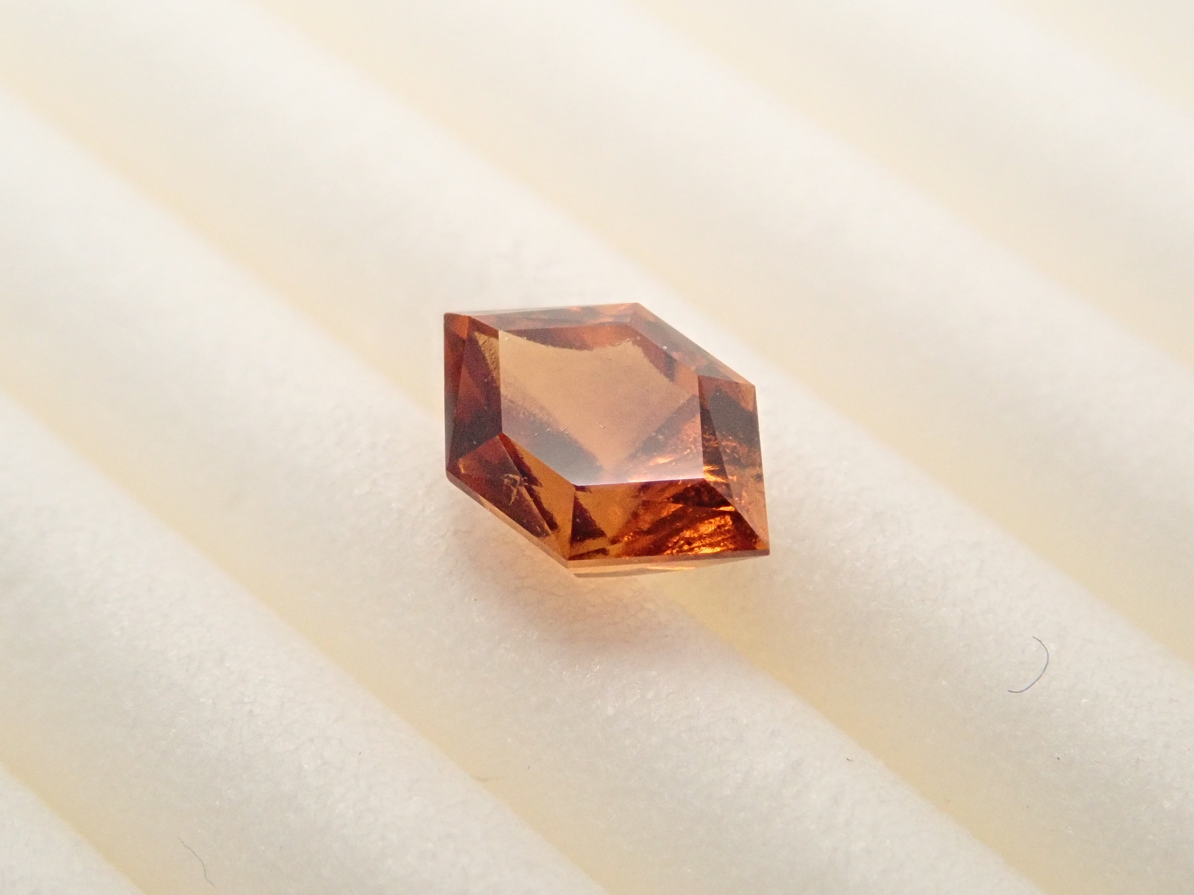 【1/24 22時販売】スリランカ産ヘソナイトガーネット 0.530ctルース