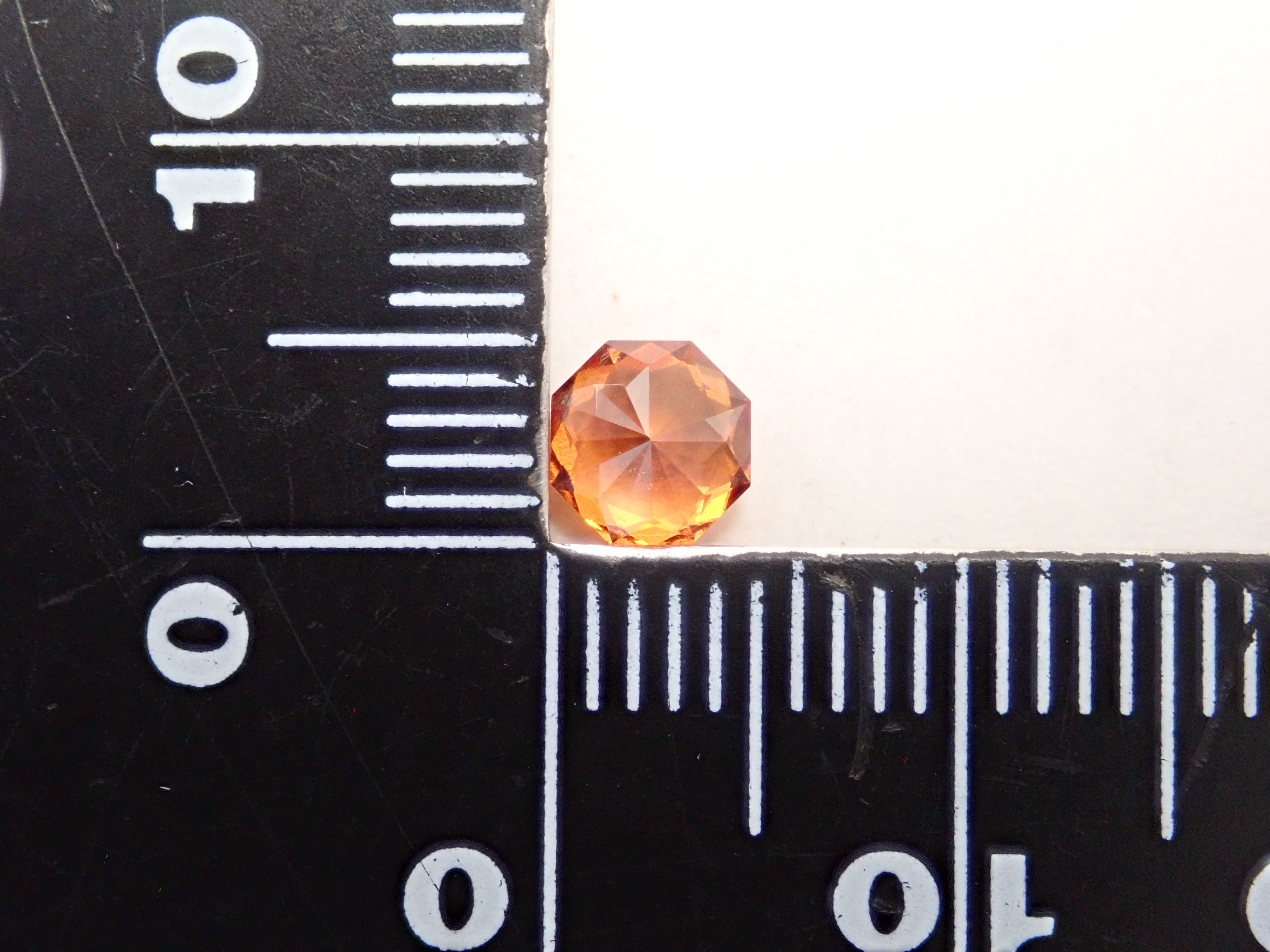 【1/24 22時販売】スリランカ産ヘソナイトガーネット 0.681ctルース