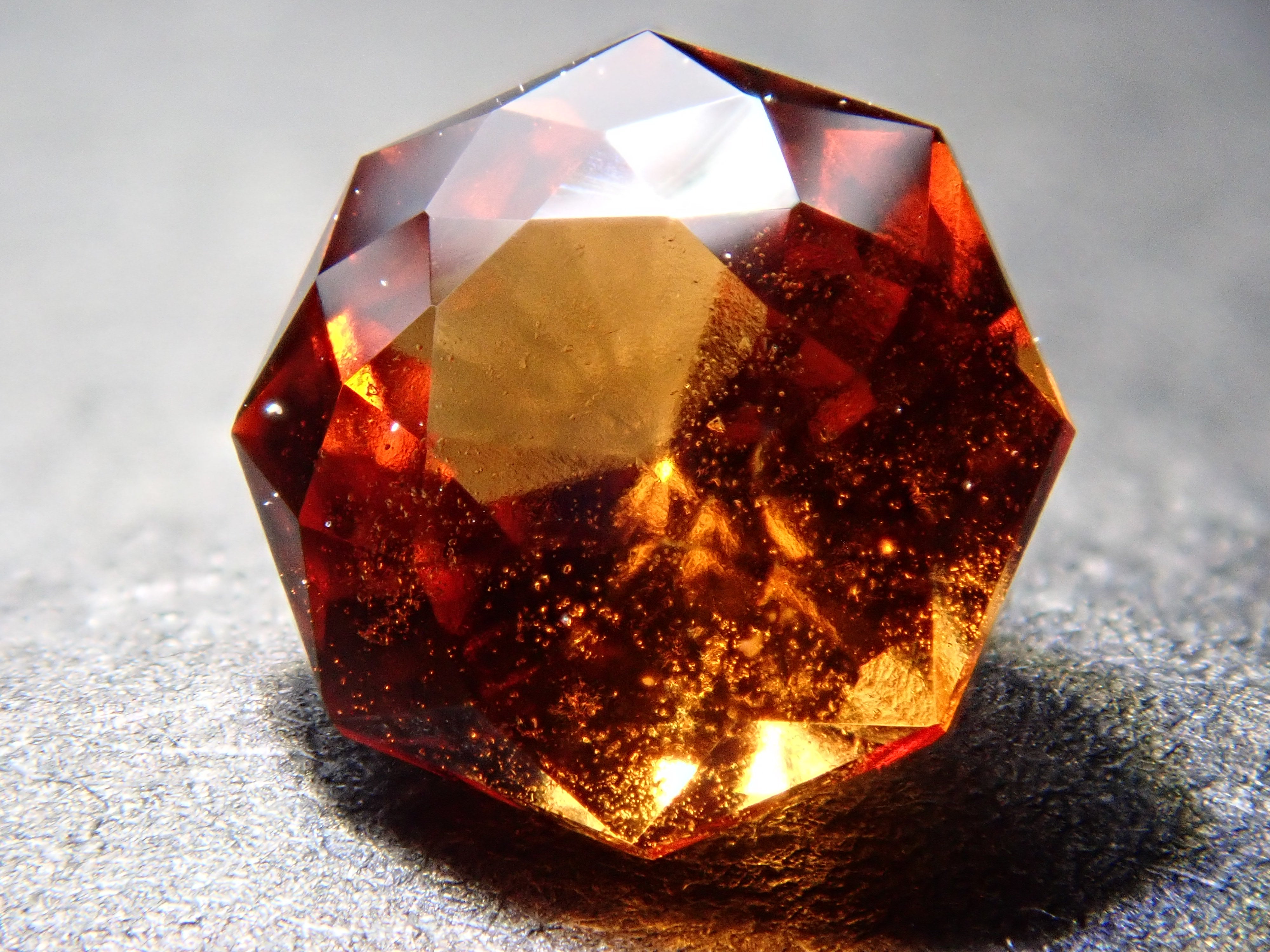 【1/24 22時販売】スリランカ産ヘソナイトガーネット 0.681ctルース