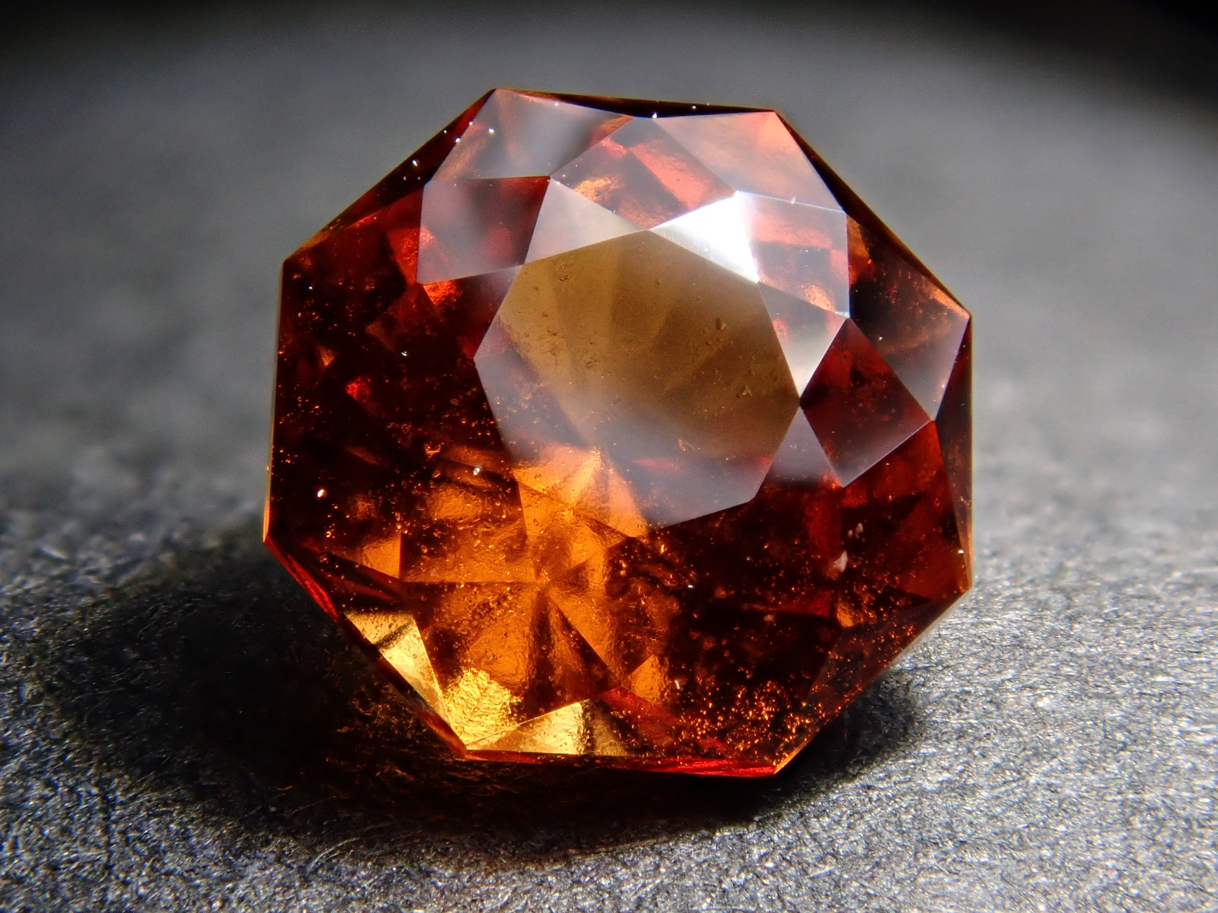 【1/24 22時販売】スリランカ産ヘソナイトガーネット 0.681ctルース