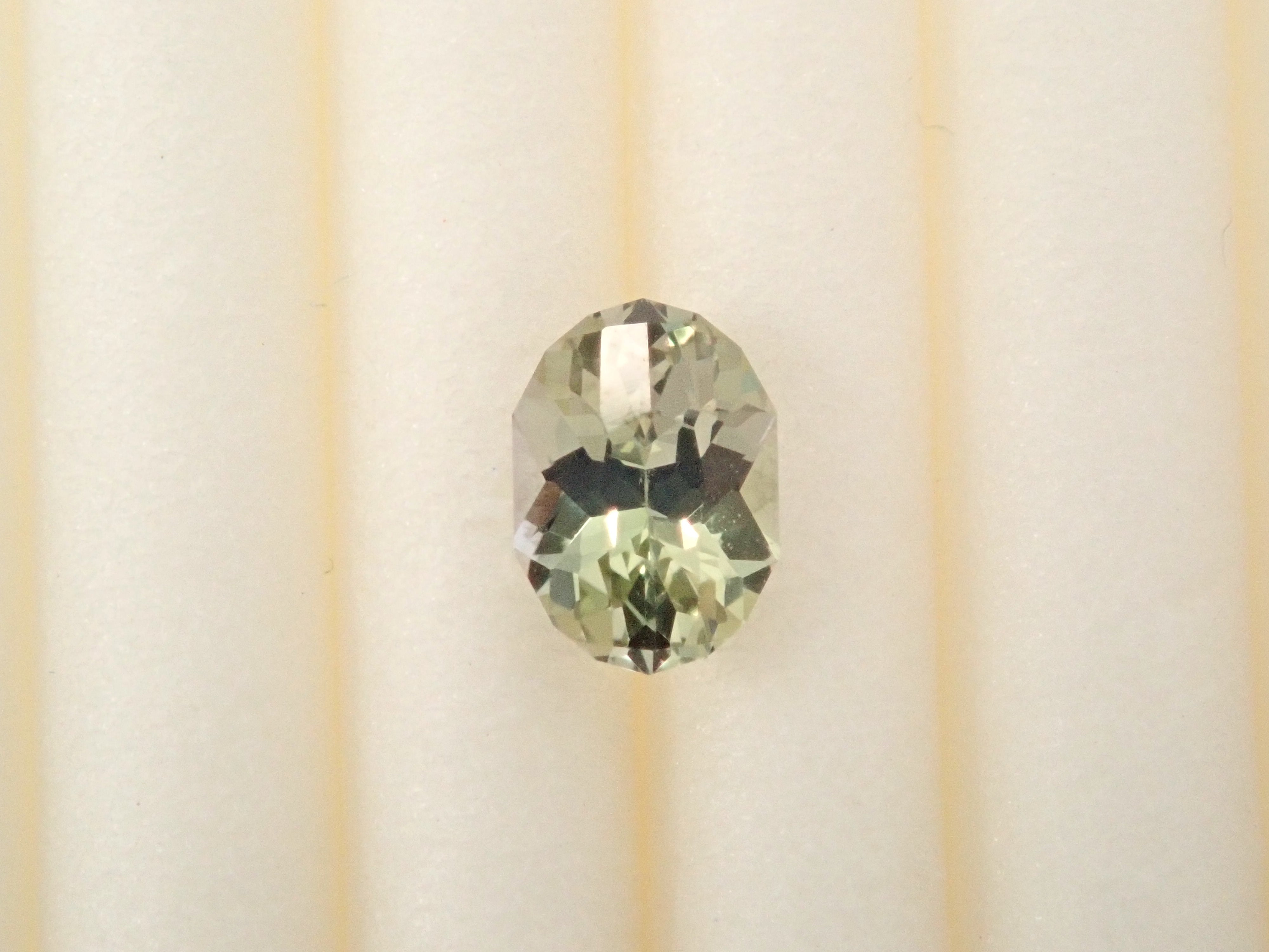 【1/24 22時販売】タンザニア産グリーンゾイサイト 0.262ctルース