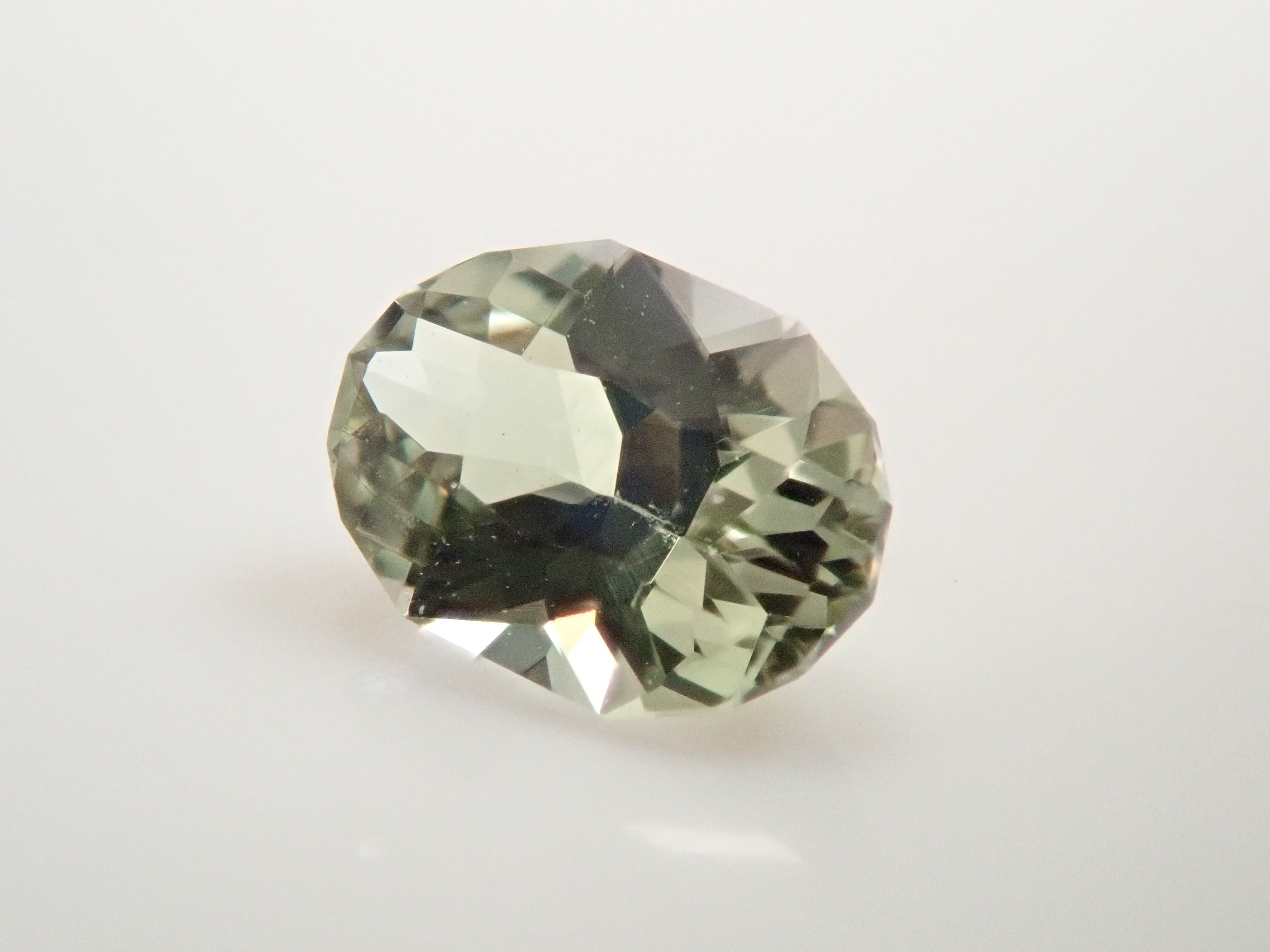 【1/24 22時販売】タンザニア産グリーンゾイサイト 0.262ctルース