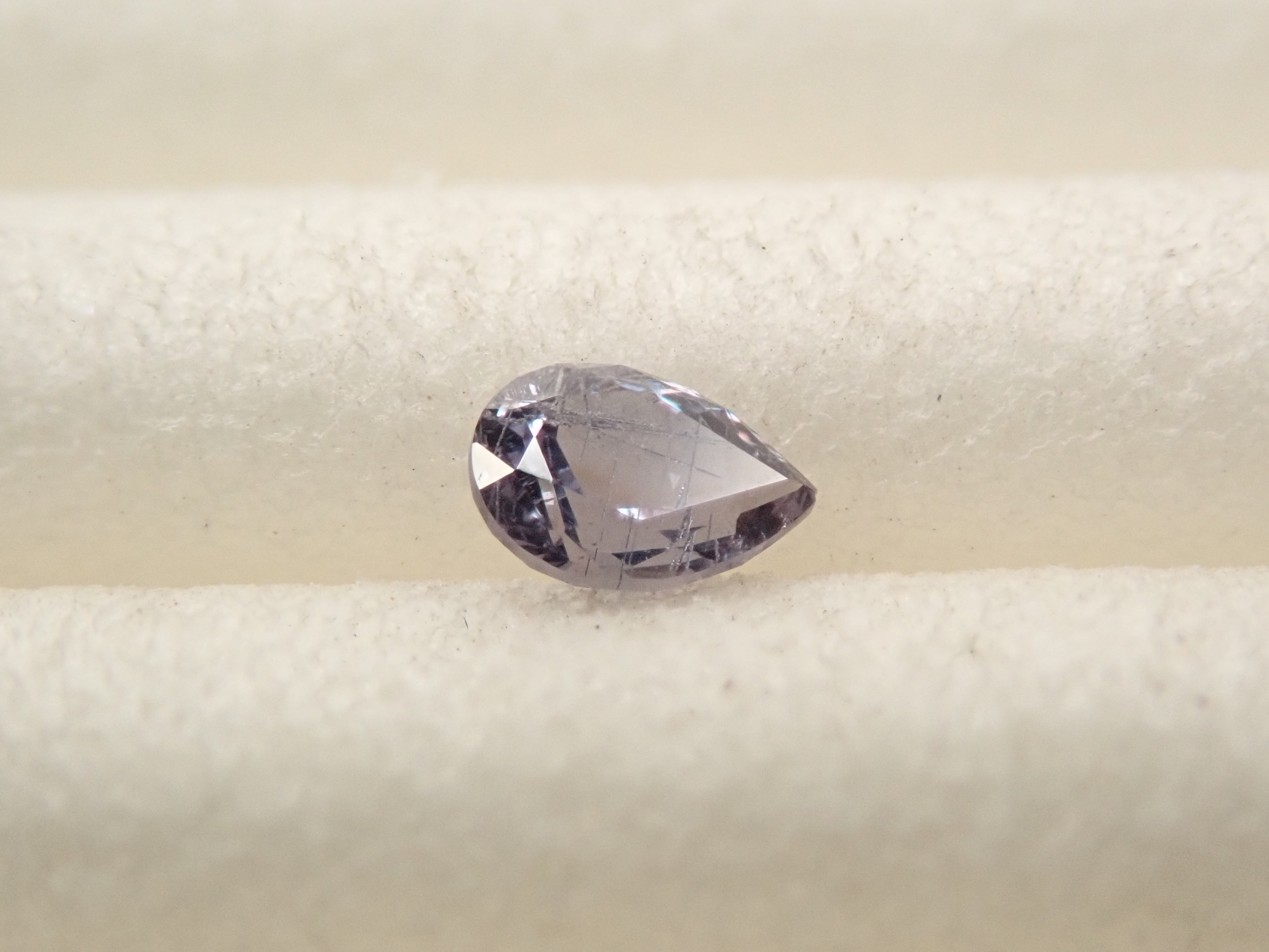 【2/1 22時販売】マダガスカル産ベキリーブルーガーネット(カラーチェンジガーネット) 0.076ctルース