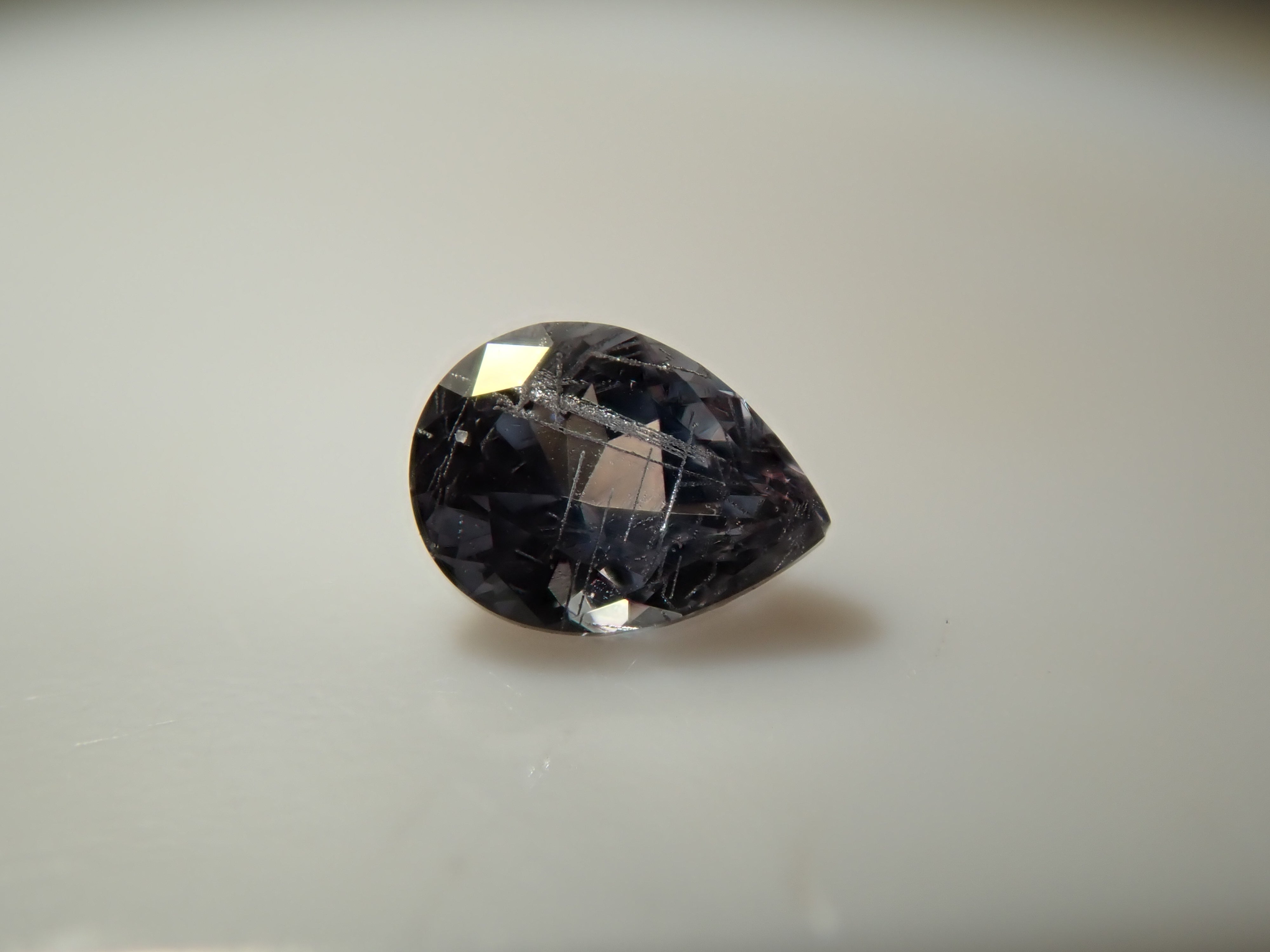 【2/1 22時販売】マダガスカル産ベキリーブルーガーネット(カラーチェンジガーネット) 0.076ctルース