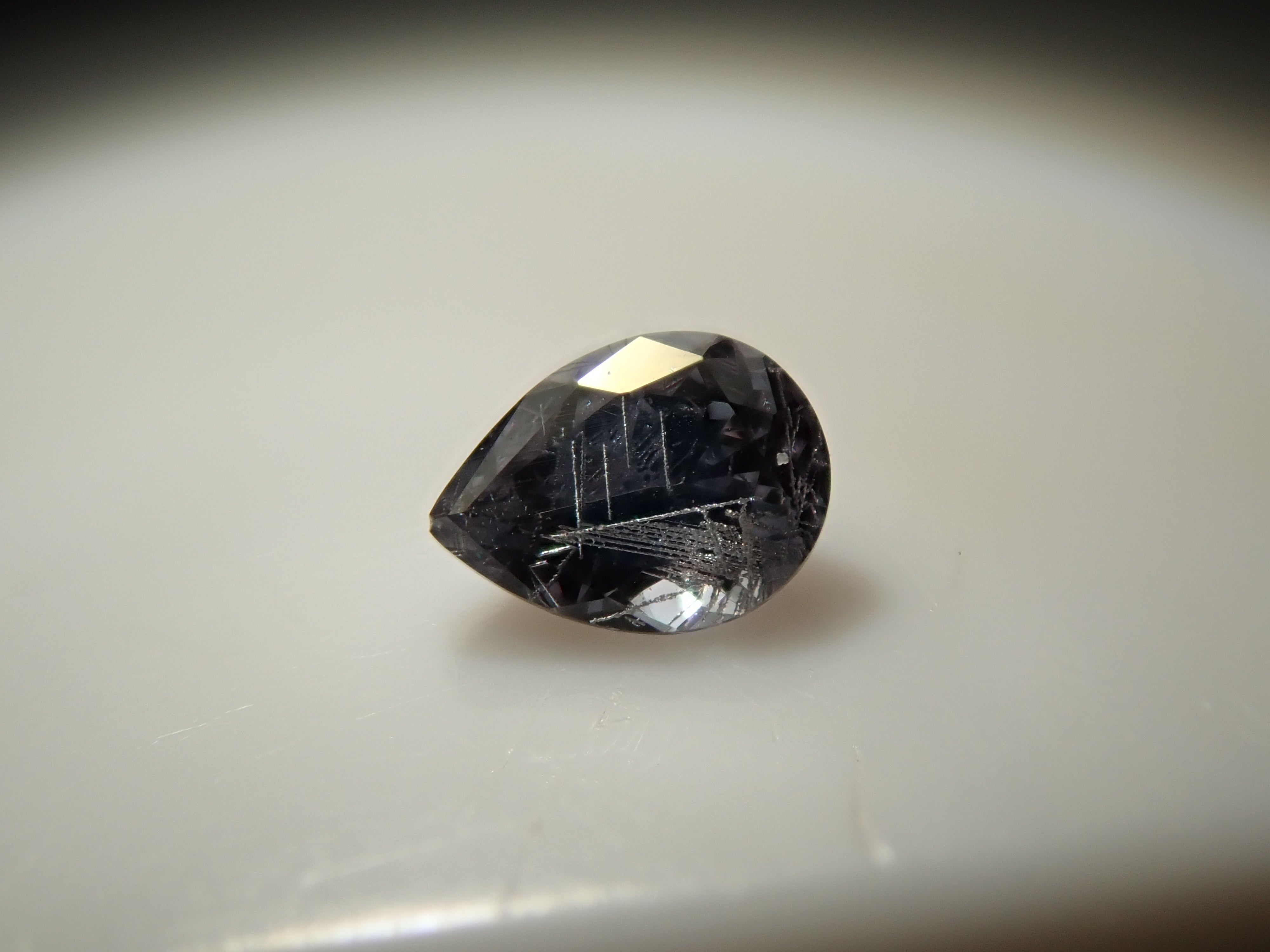 【2/1 22時販売】マダガスカル産ベキリーブルーガーネット(カラーチェンジガーネット) 0.076ctルース