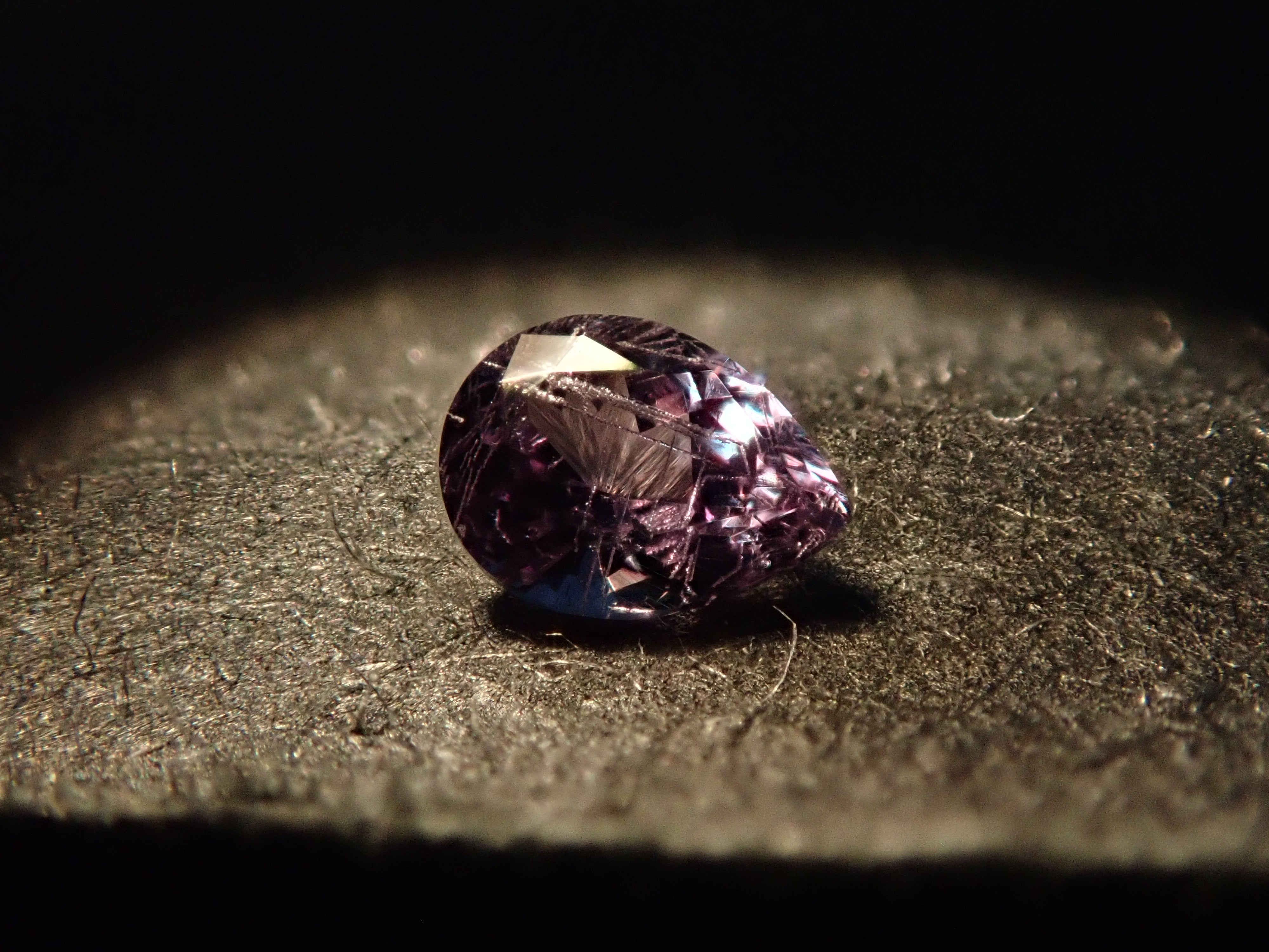 【2/1 22時販売】マダガスカル産ベキリーブルーガーネット(カラーチェンジガーネット) 0.076ctルース