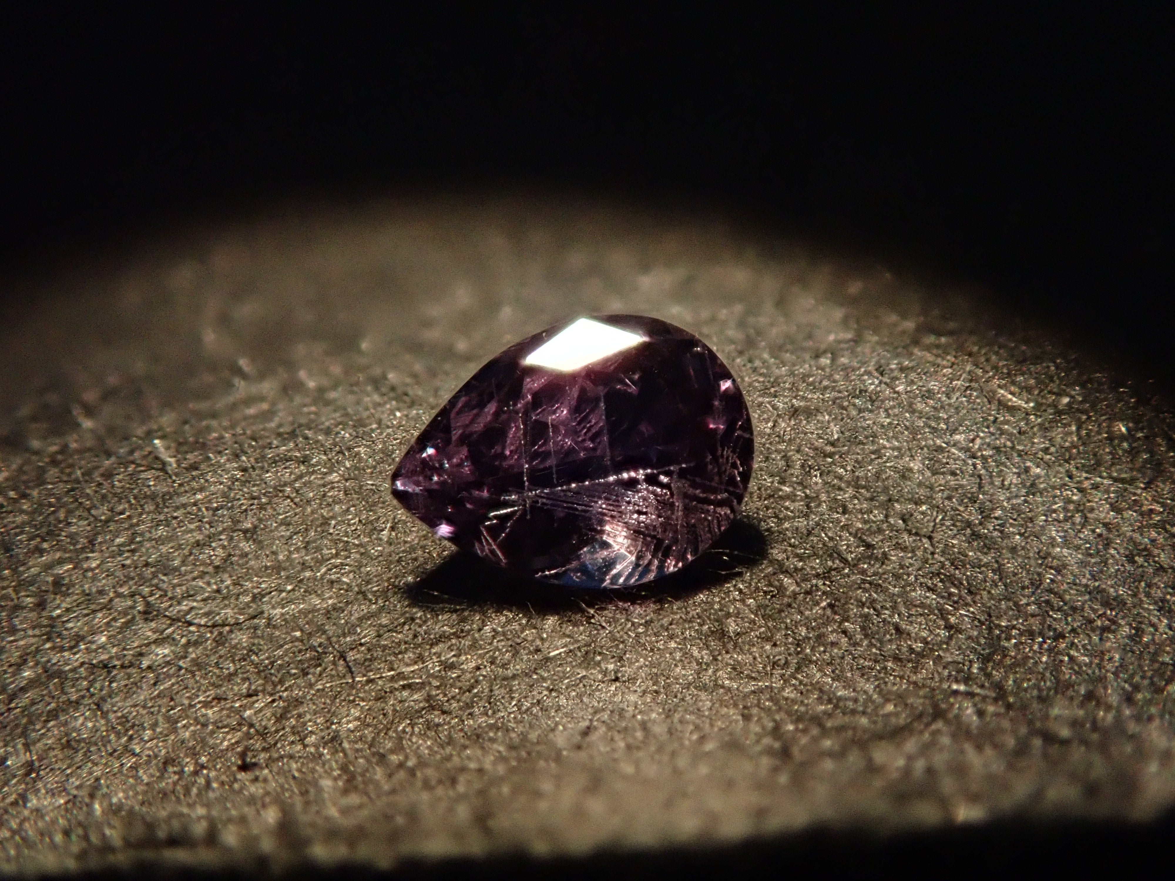 【2/1 22時販売】マダガスカル産ベキリーブルーガーネット(カラーチェンジガーネット) 0.076ctルース