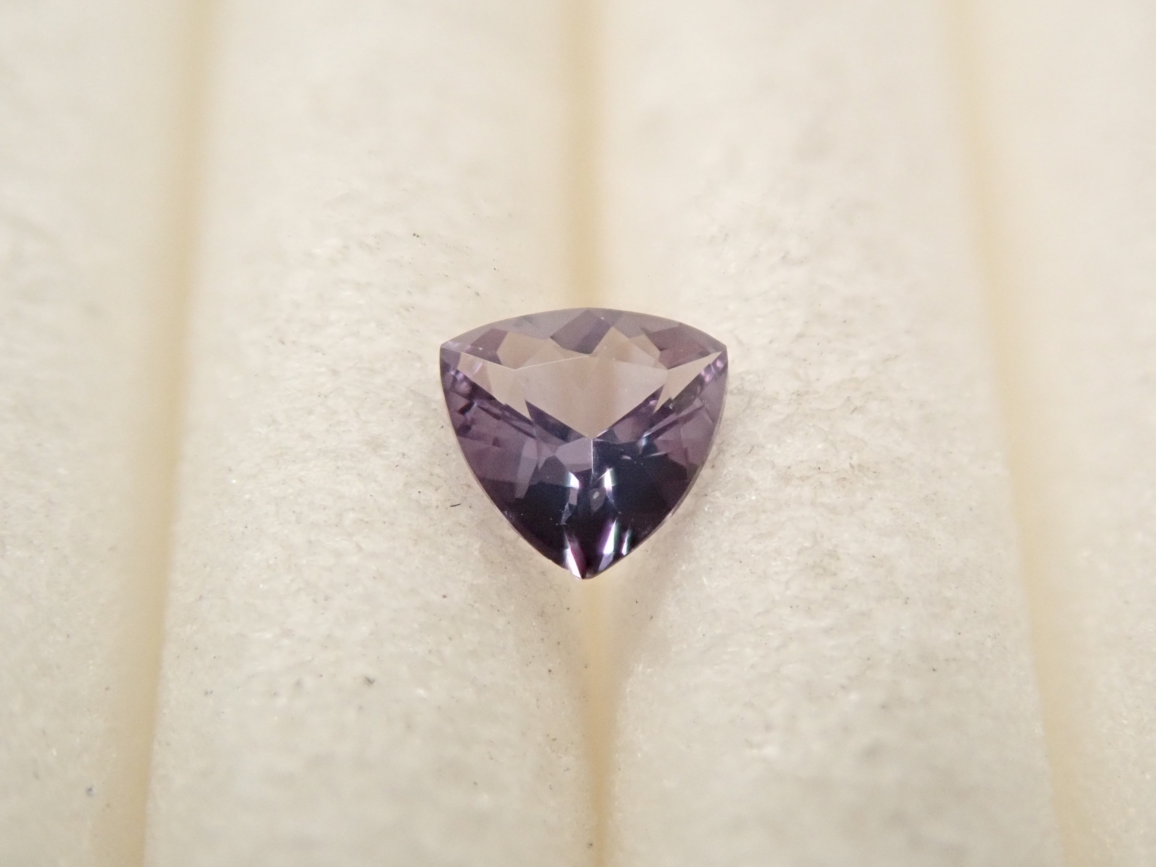 【2/1 22時販売】マダガスカル産ベキリーブルーガーネット(カラーチェンジガーネット) 0.072ctルース