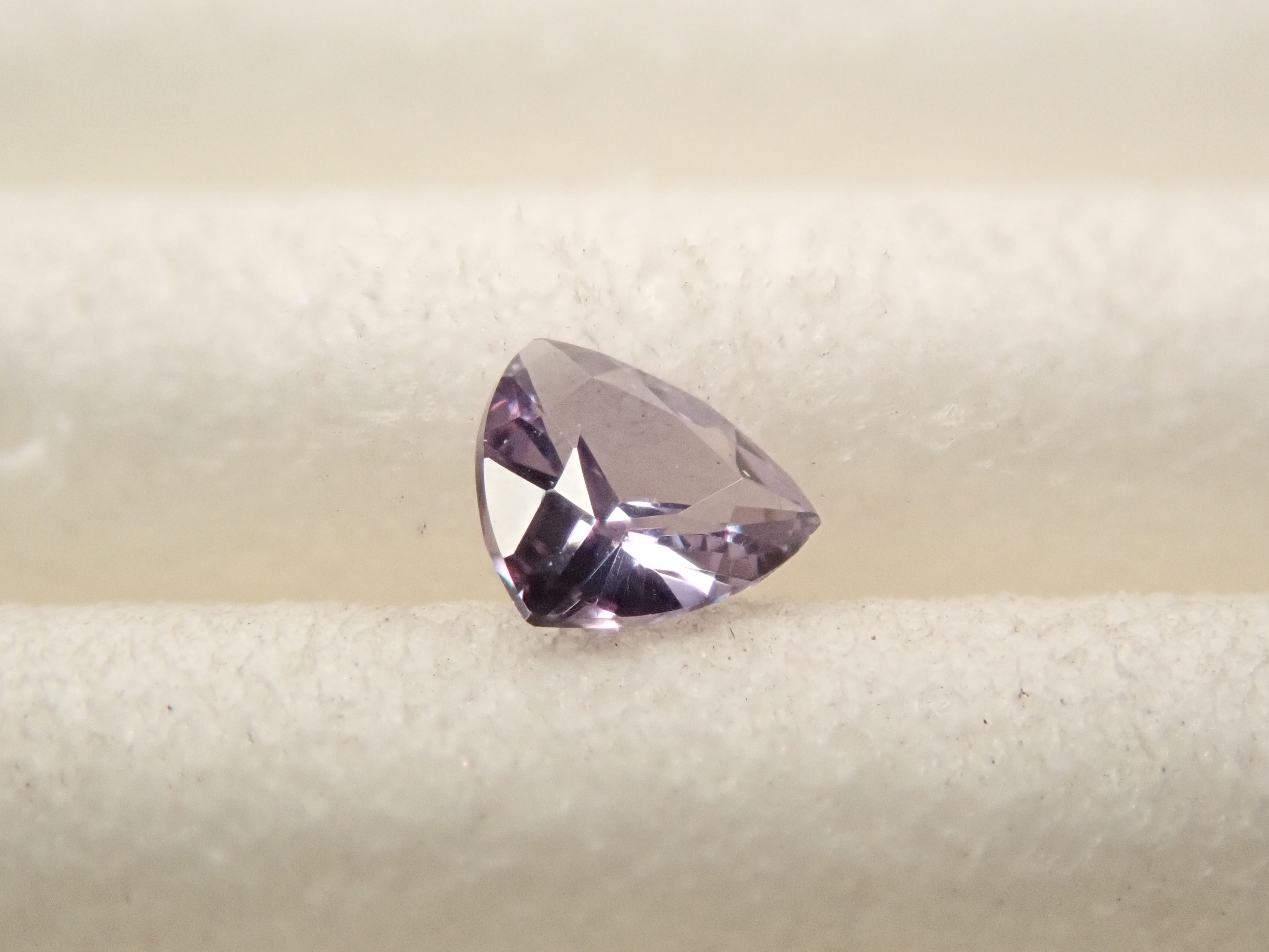 【2/1 22時販売】マダガスカル産ベキリーブルーガーネット(カラーチェンジガーネット) 0.072ctルース