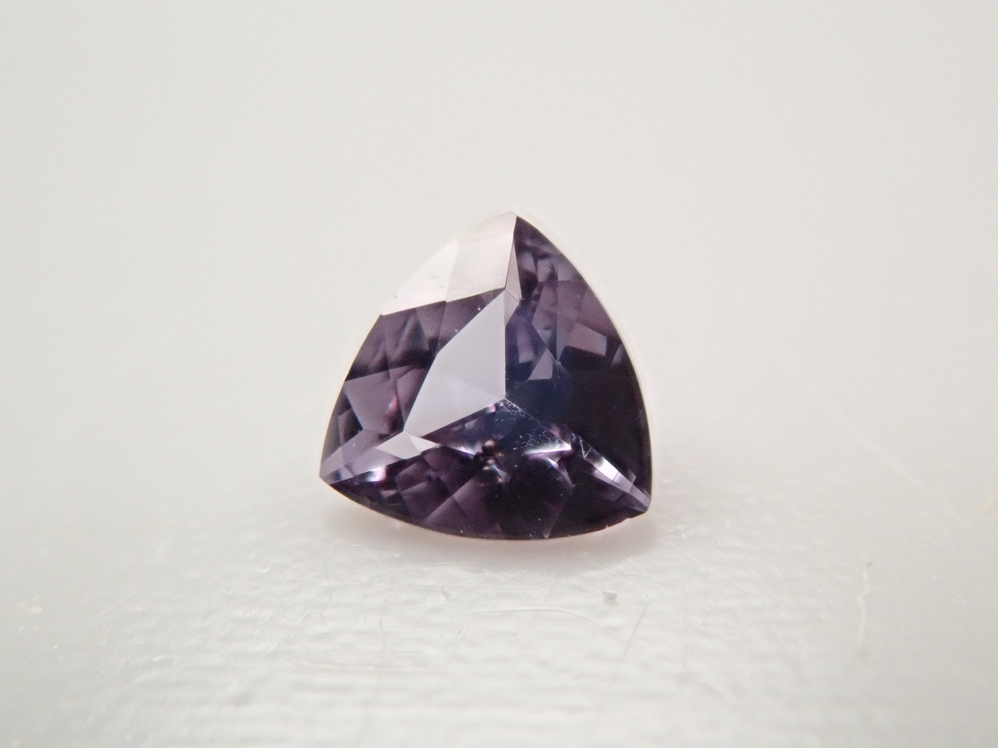 【2/1 22時販売】マダガスカル産ベキリーブルーガーネット(カラーチェンジガーネット) 0.072ctルース