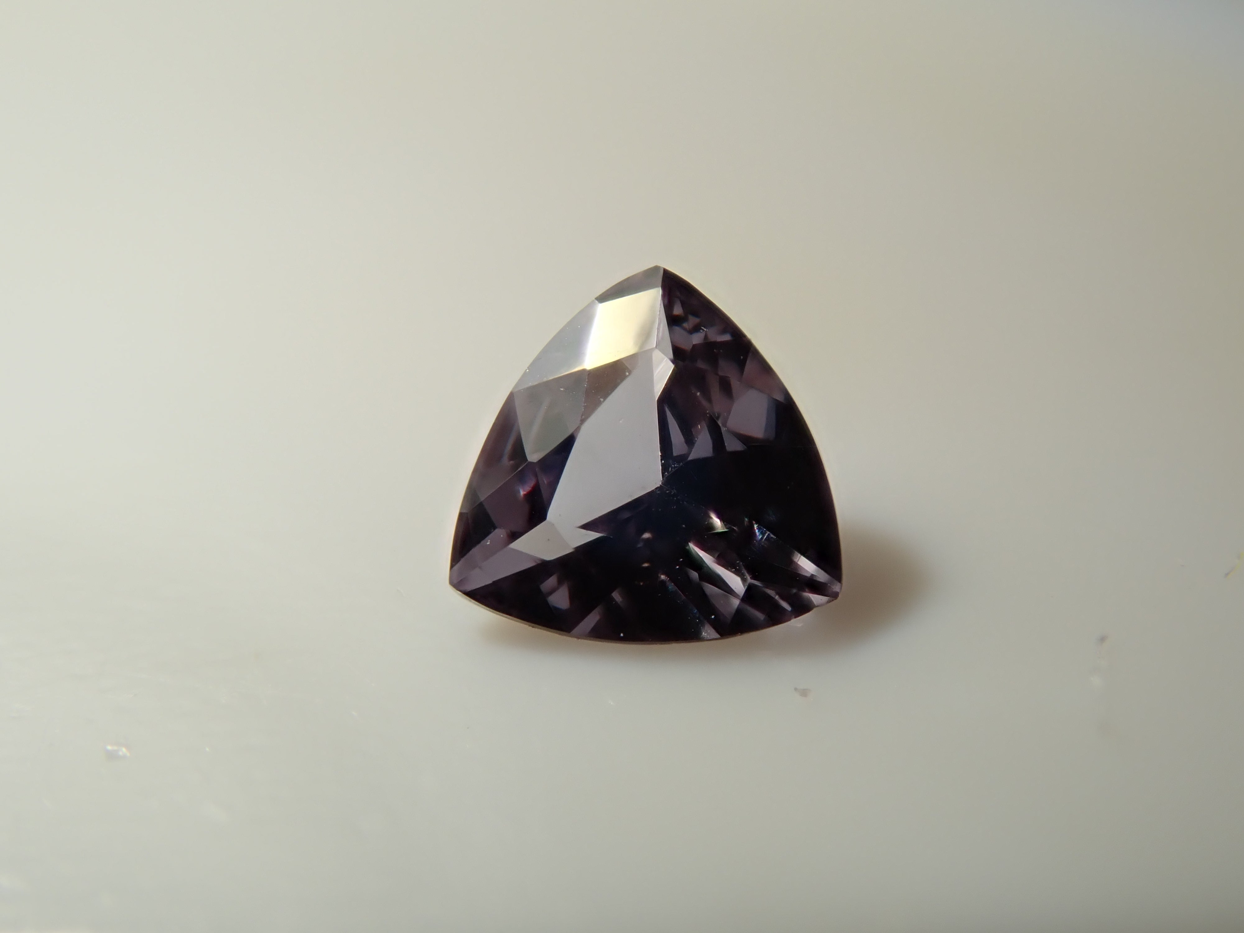 【2/1 22時販売】マダガスカル産ベキリーブルーガーネット(カラーチェンジガーネット) 0.072ctルース