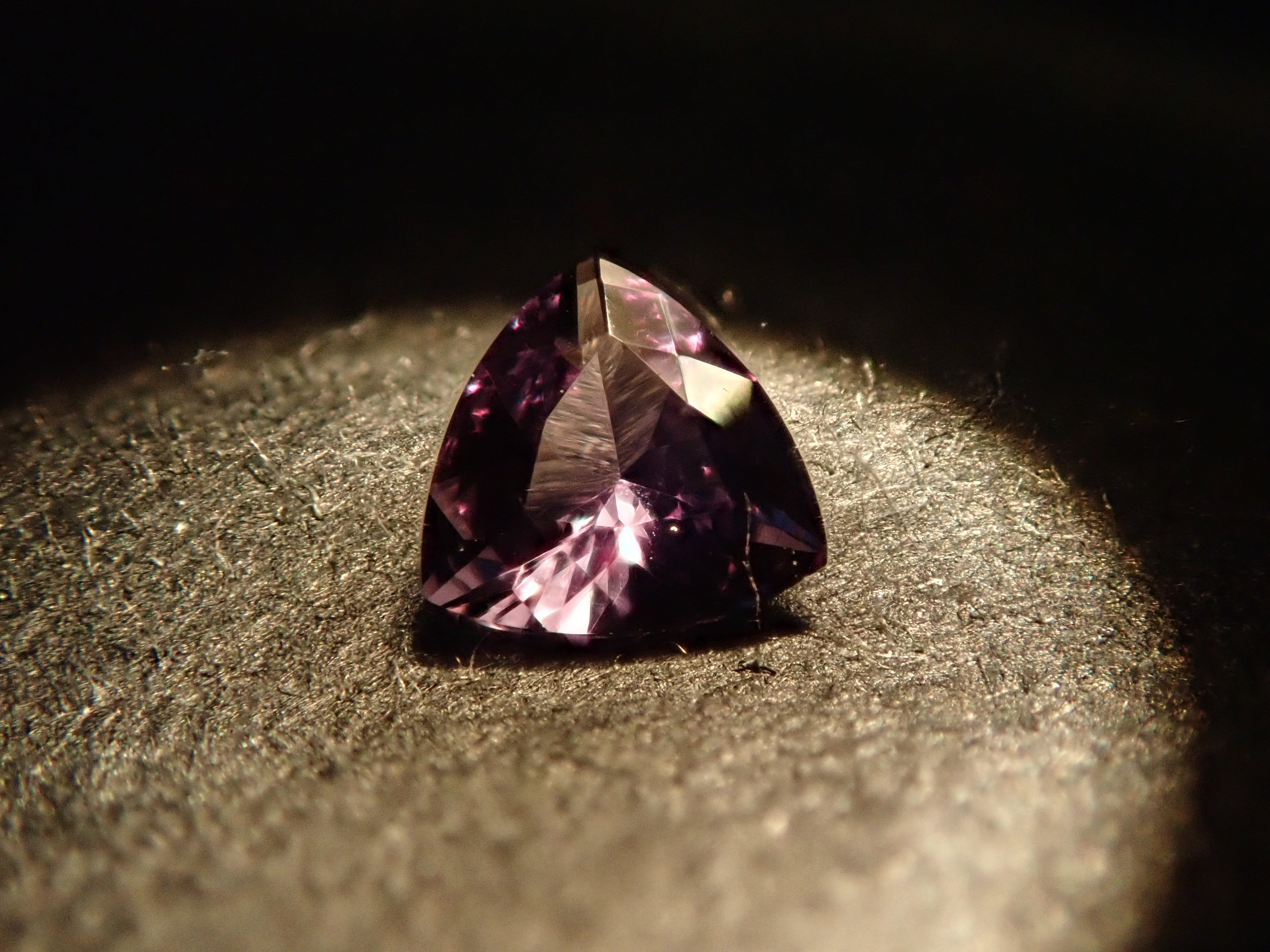 【2/1 22時販売】マダガスカル産ベキリーブルーガーネット(カラーチェンジガーネット) 0.072ctルース