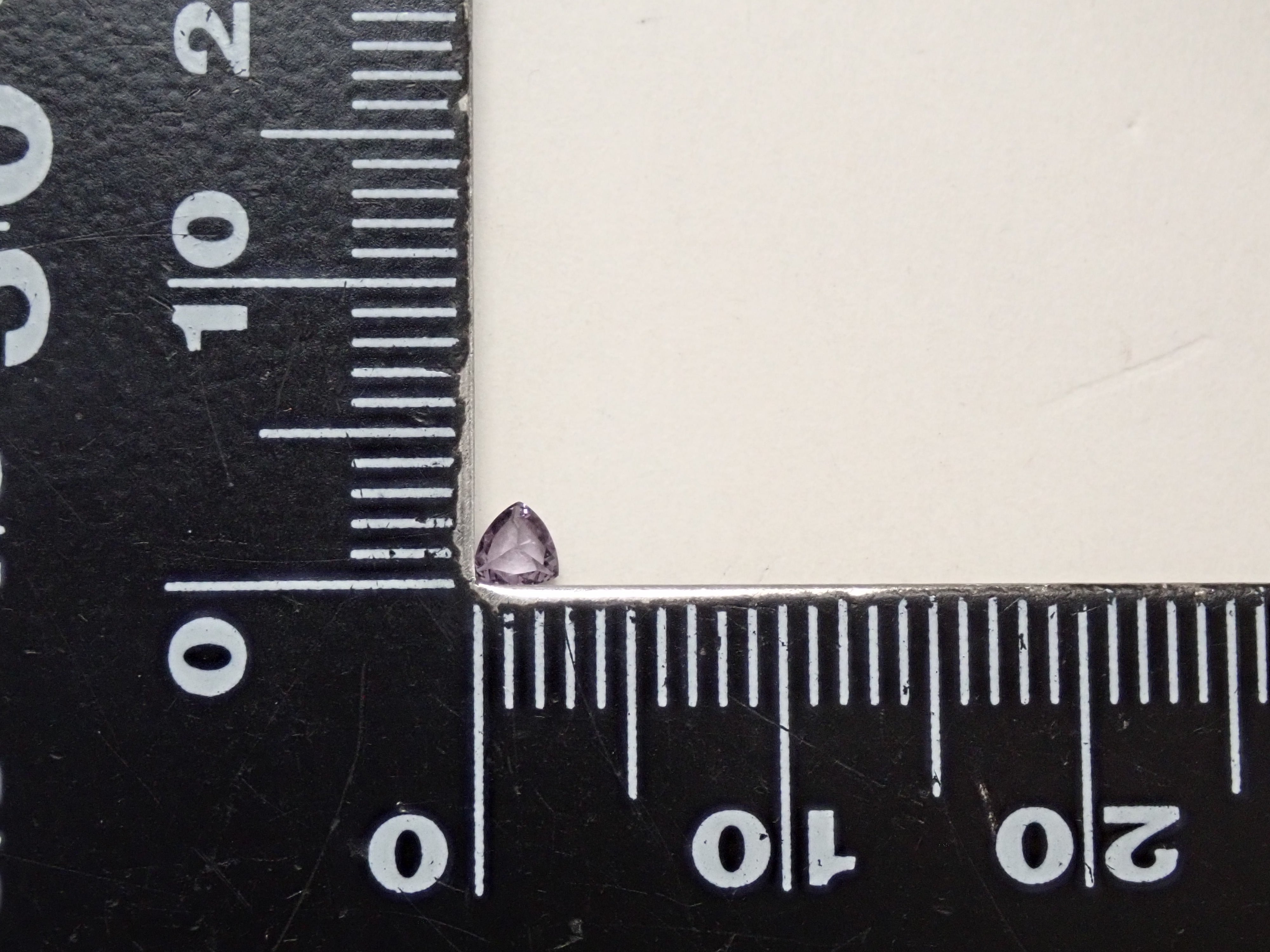 【2/1 22時販売】マダガスカル産ベキリーブルーガーネット(カラーチェンジガーネット) 0.072ctルース