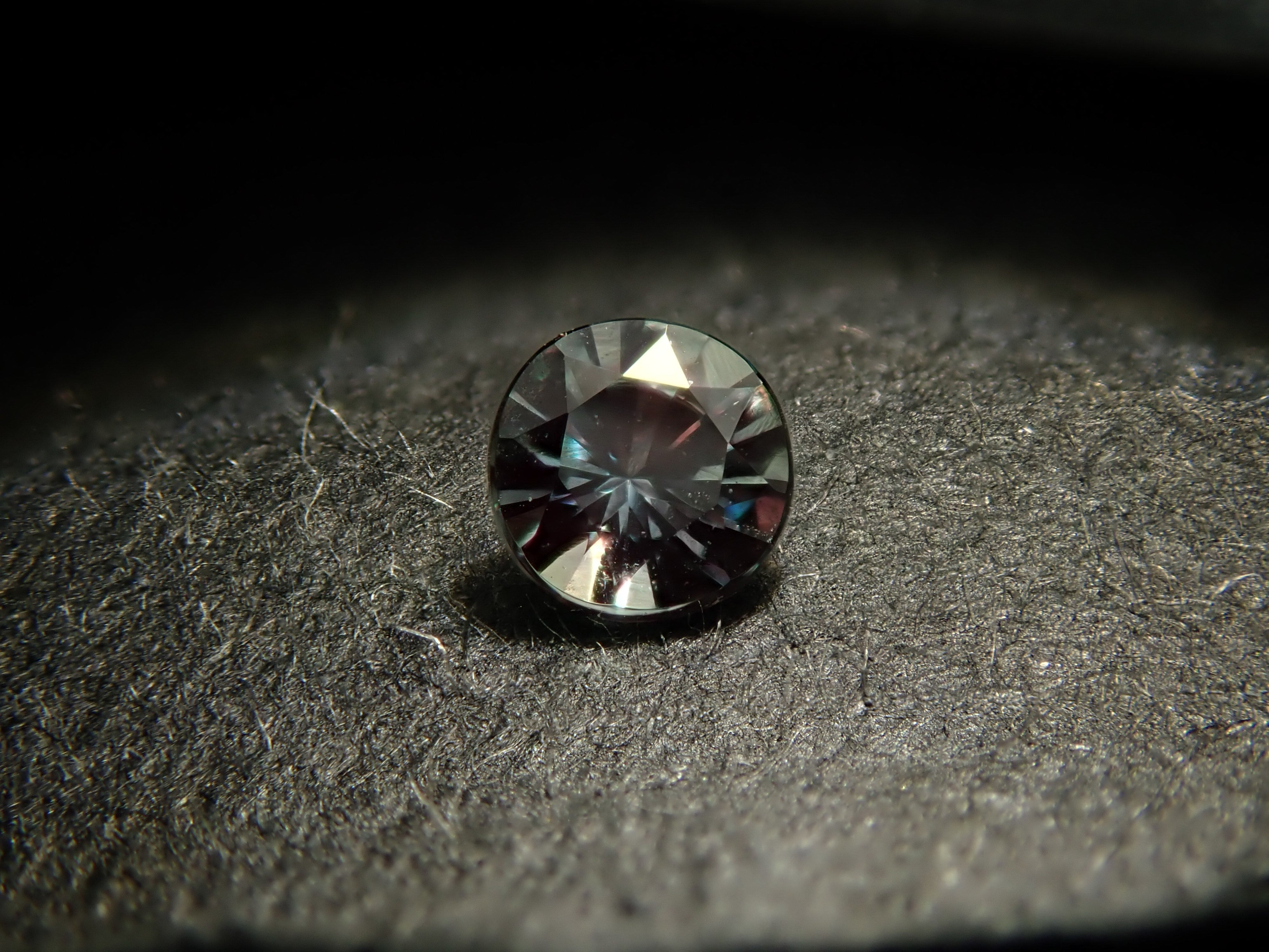 【2/1 22時販売】ロシア産アレキサンドライト 2.4mm/0.061ctルース