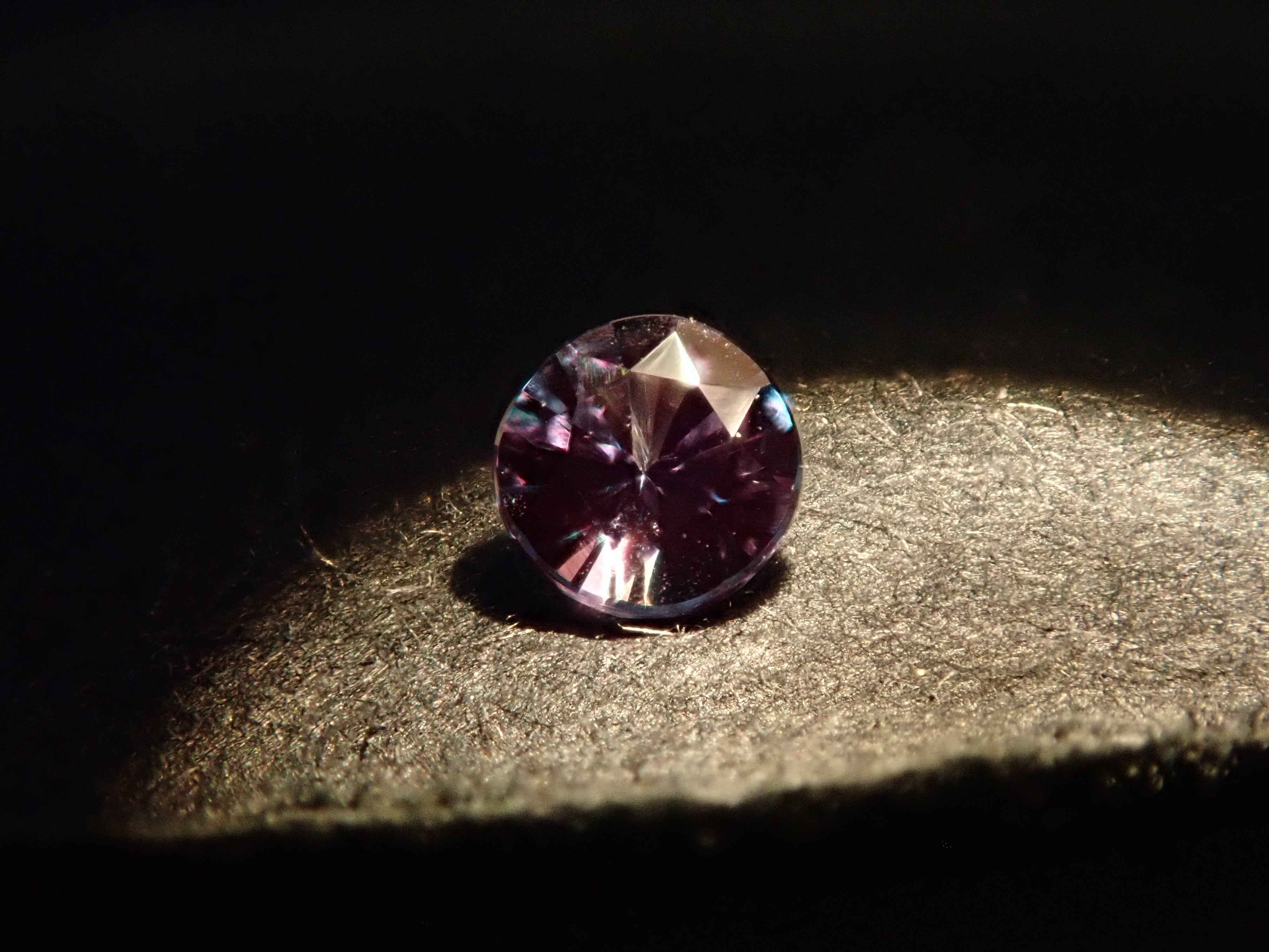 【2/1 22時販売】ロシア産アレキサンドライト 2.4mm/0.061ctルース