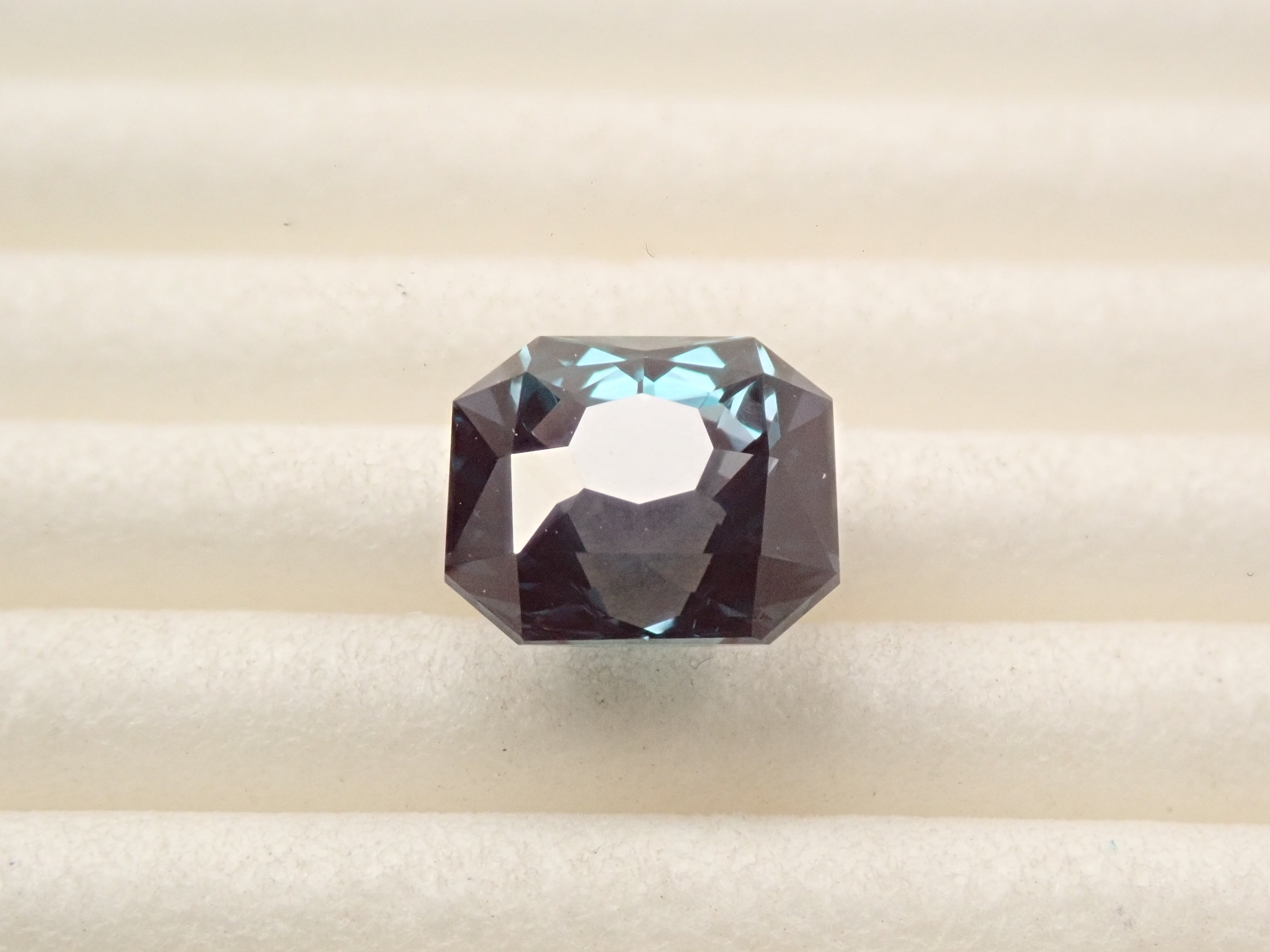 【2/1 22時販売】合成アレキサンドライト 2.046ctルース