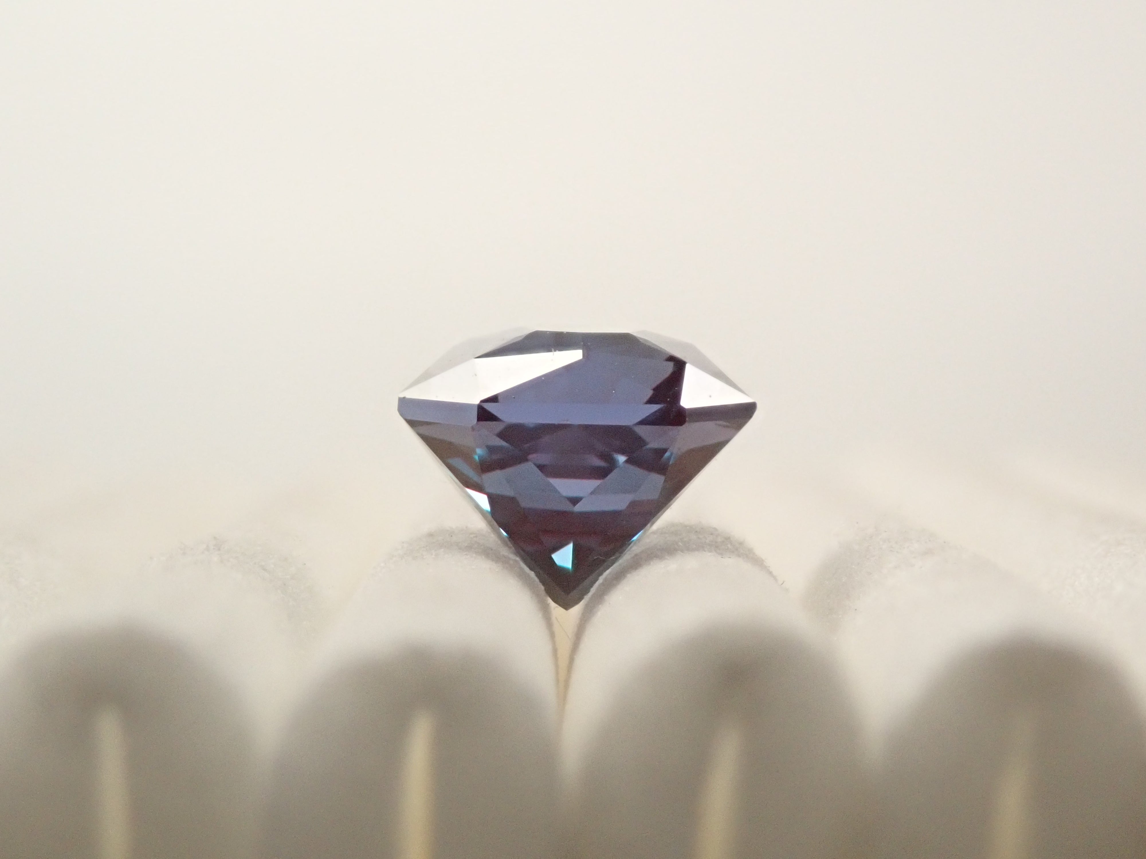 【2/1 22時販売】合成アレキサンドライト 2.046ctルース