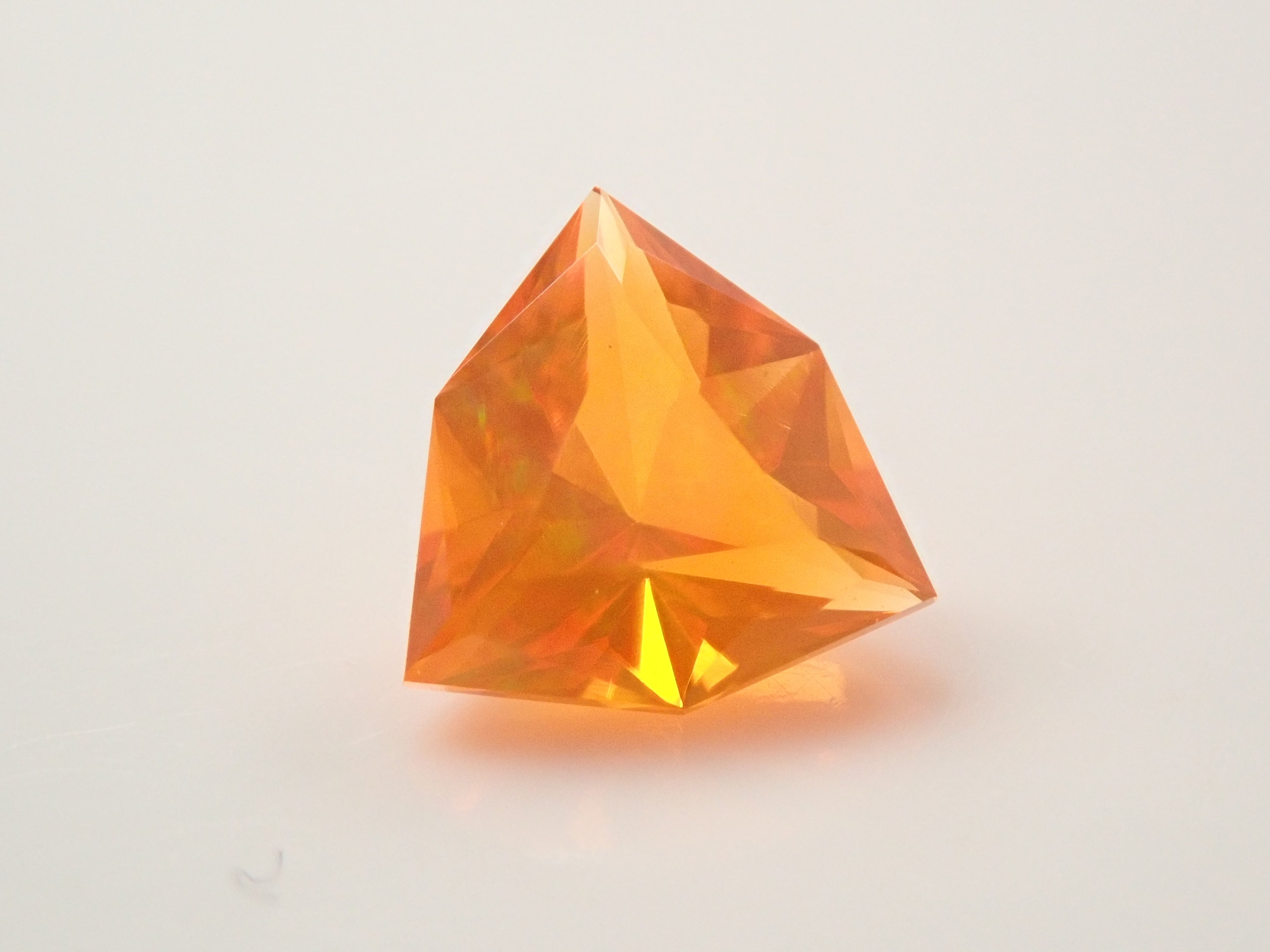 【2月1日晚間10點開售】墨西哥火歐泊 0.218克拉 裸鑽(刻面)