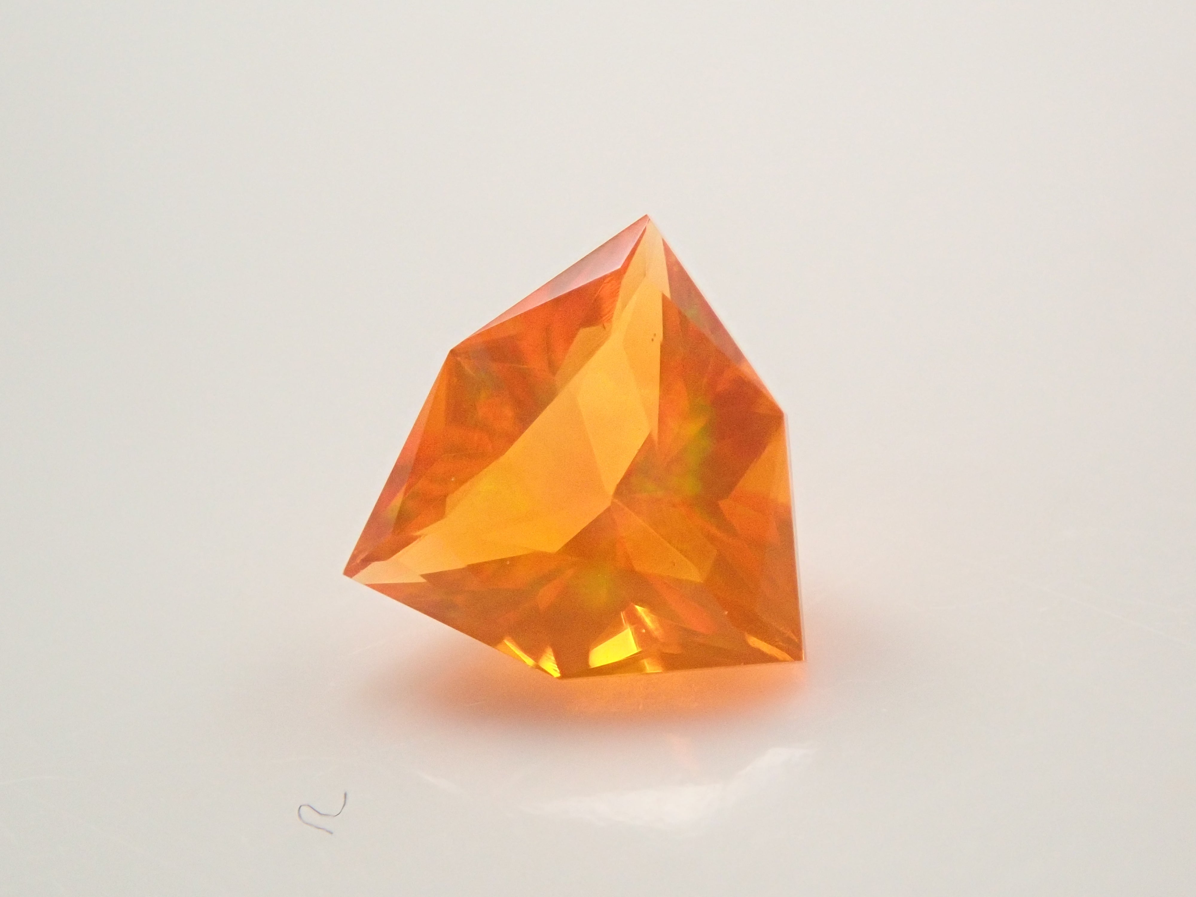 【2月1日晚間10點開售】墨西哥火歐泊 0.218克拉 裸鑽(刻面)