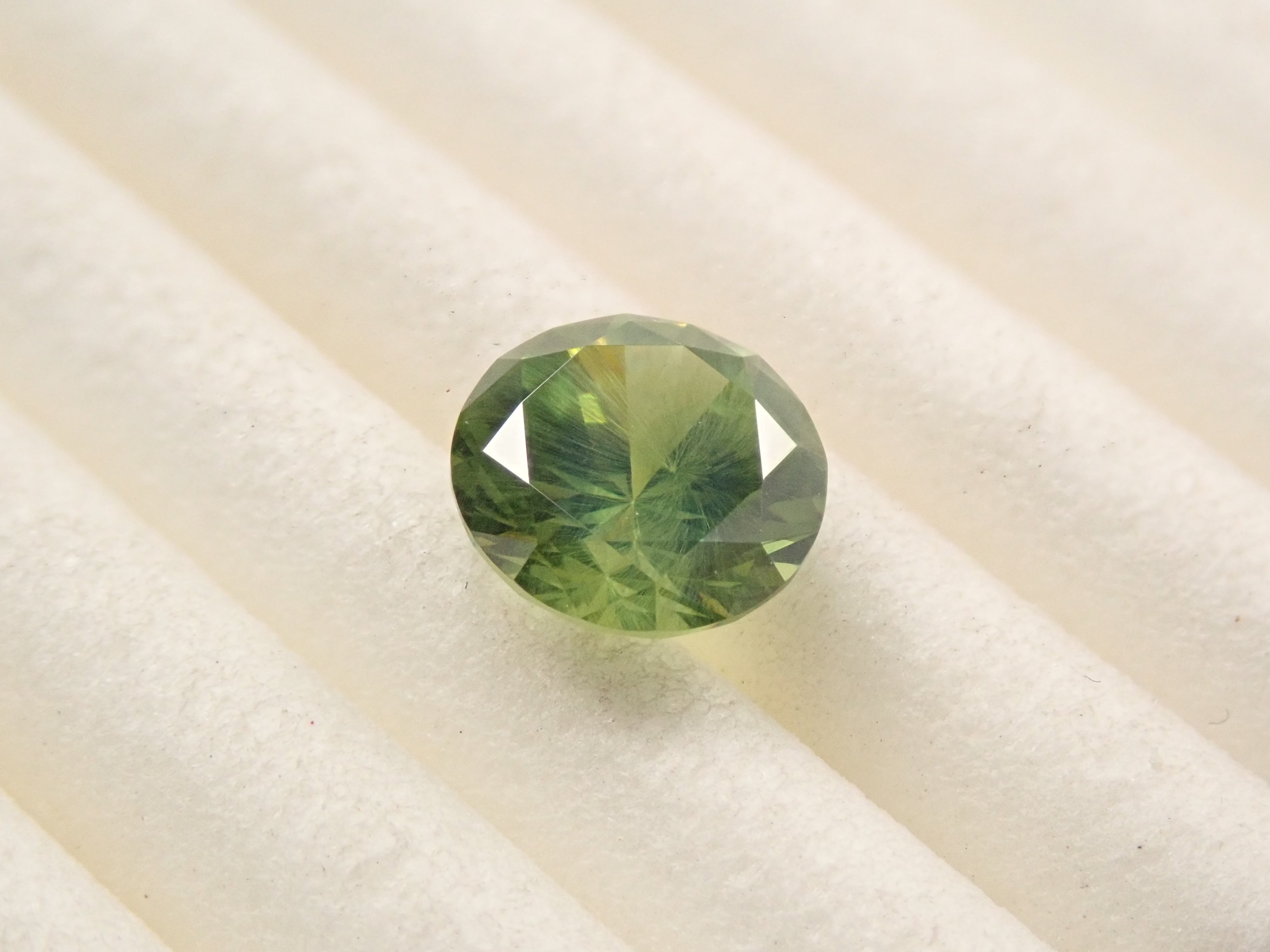 【抽獎商品 0201_17】俄羅斯馬尾狀翠榴石 5.8毫米/0.851克拉 裸石