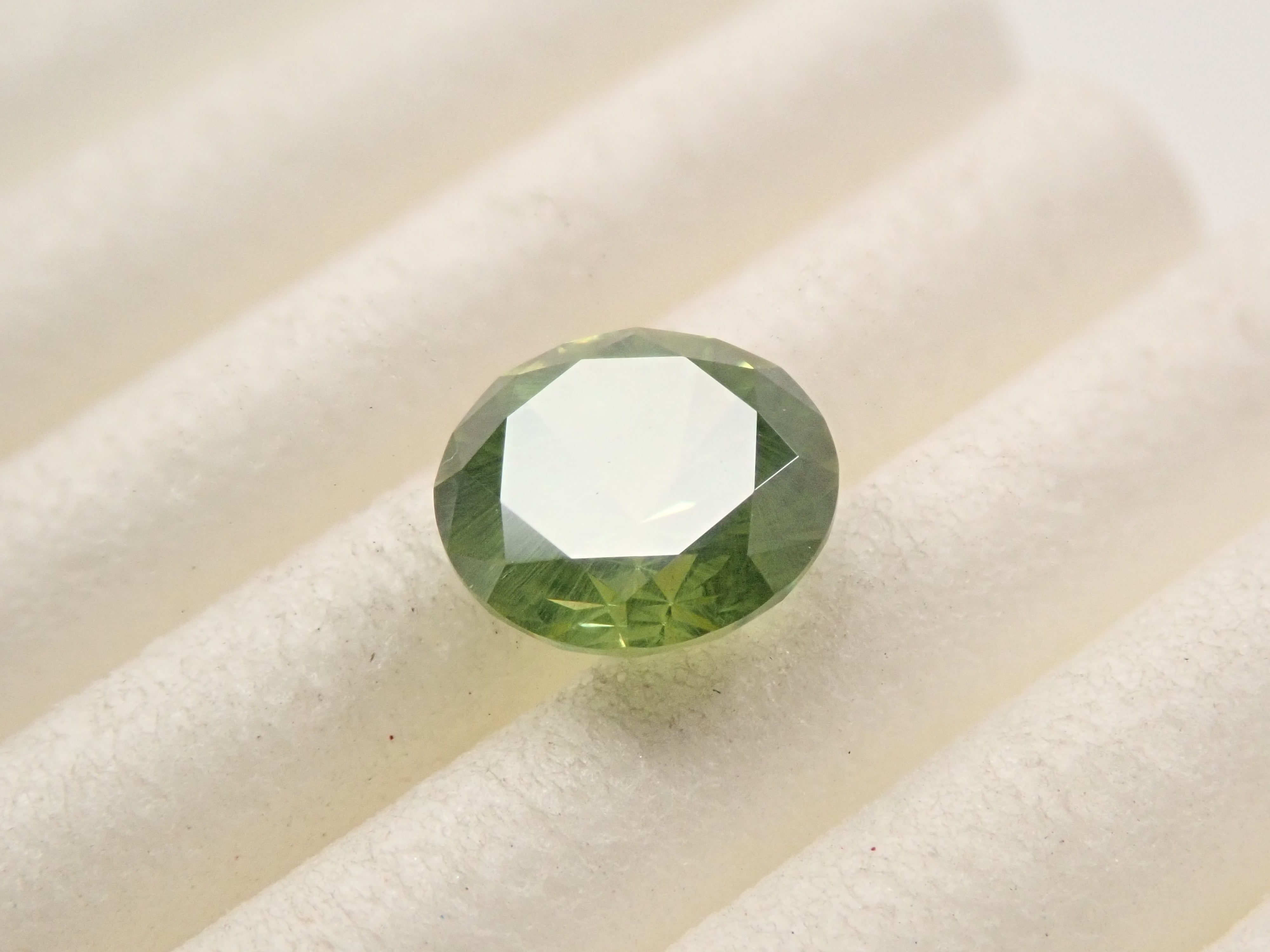 【2/23 22時販売】ロシア産デマントイドガーネット(ホーステール認む) 5.8mm/0.851ctルース