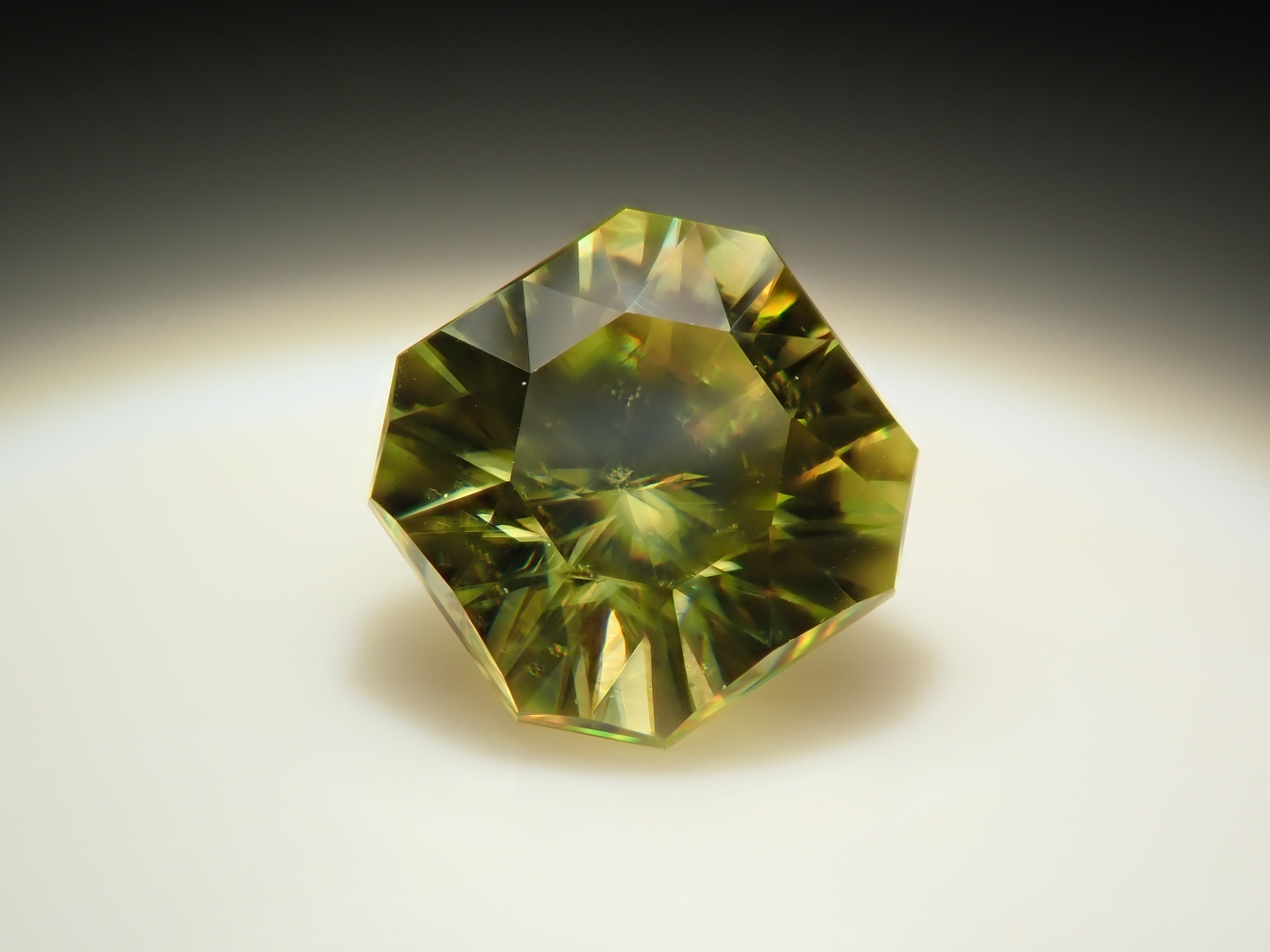 【#202607 Akihabara Popup On Loan】【12561118 Listed】Zimbabwean Sphene 0.477ct Loose