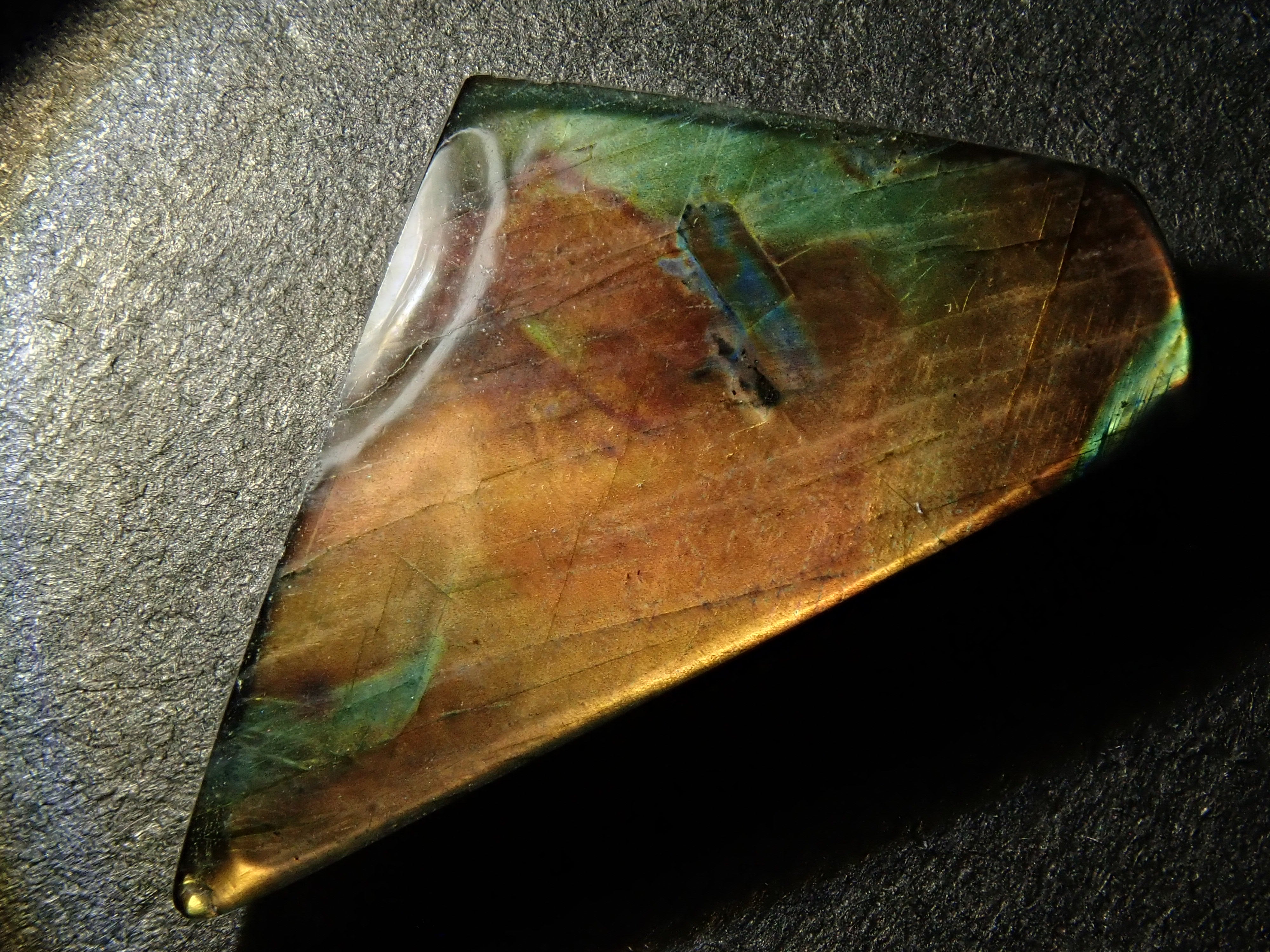 フィンランド産ラブラドライト(スペクトロライト) 4.747ctルース